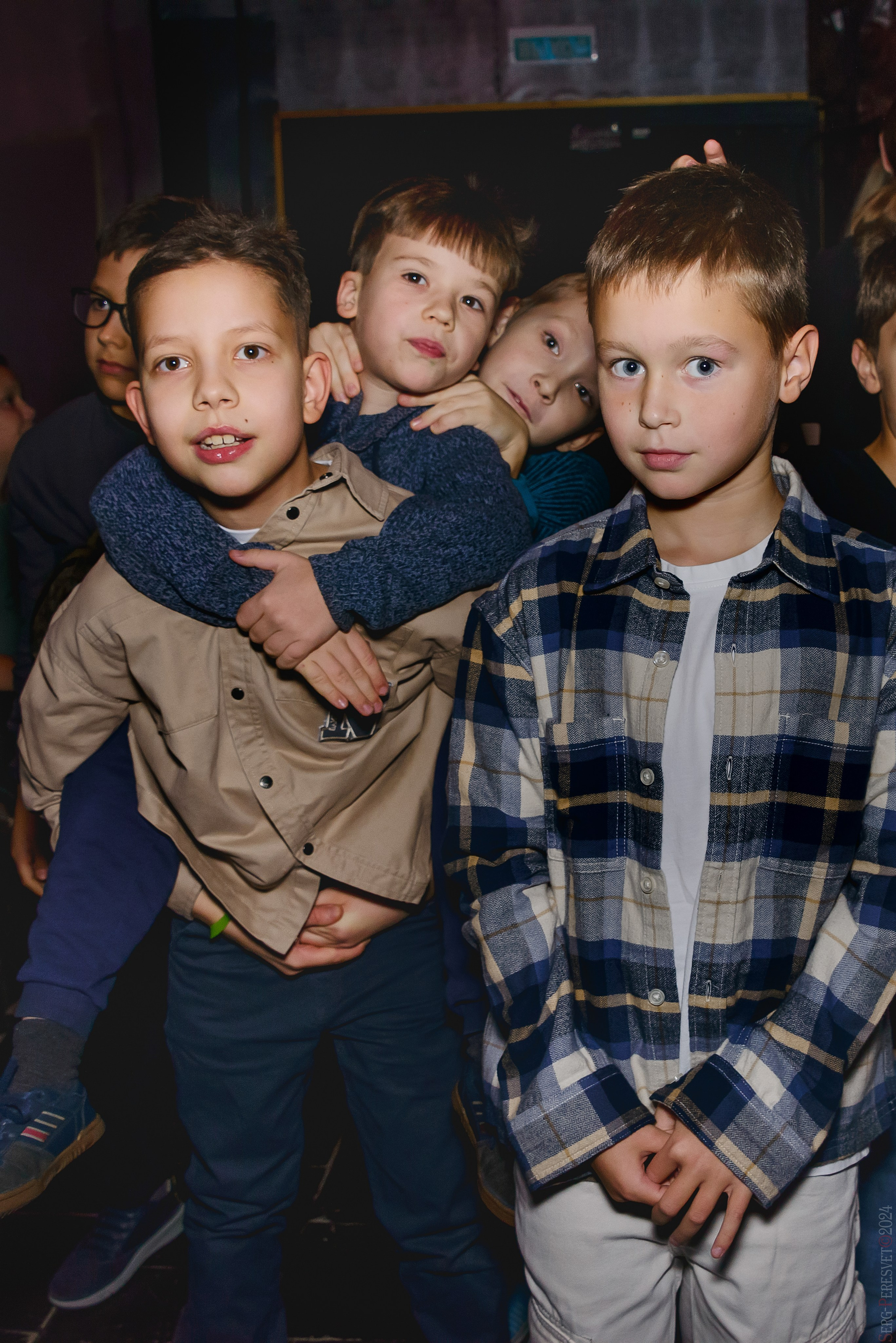 День рождения — шоу 2024-25: мафия, сахарная вата, бумажная дискотека, пиньята, зеркальный лабиринт. Ваш фотограф на праздник в Москве, Раменском, Жуковском, Люберцах