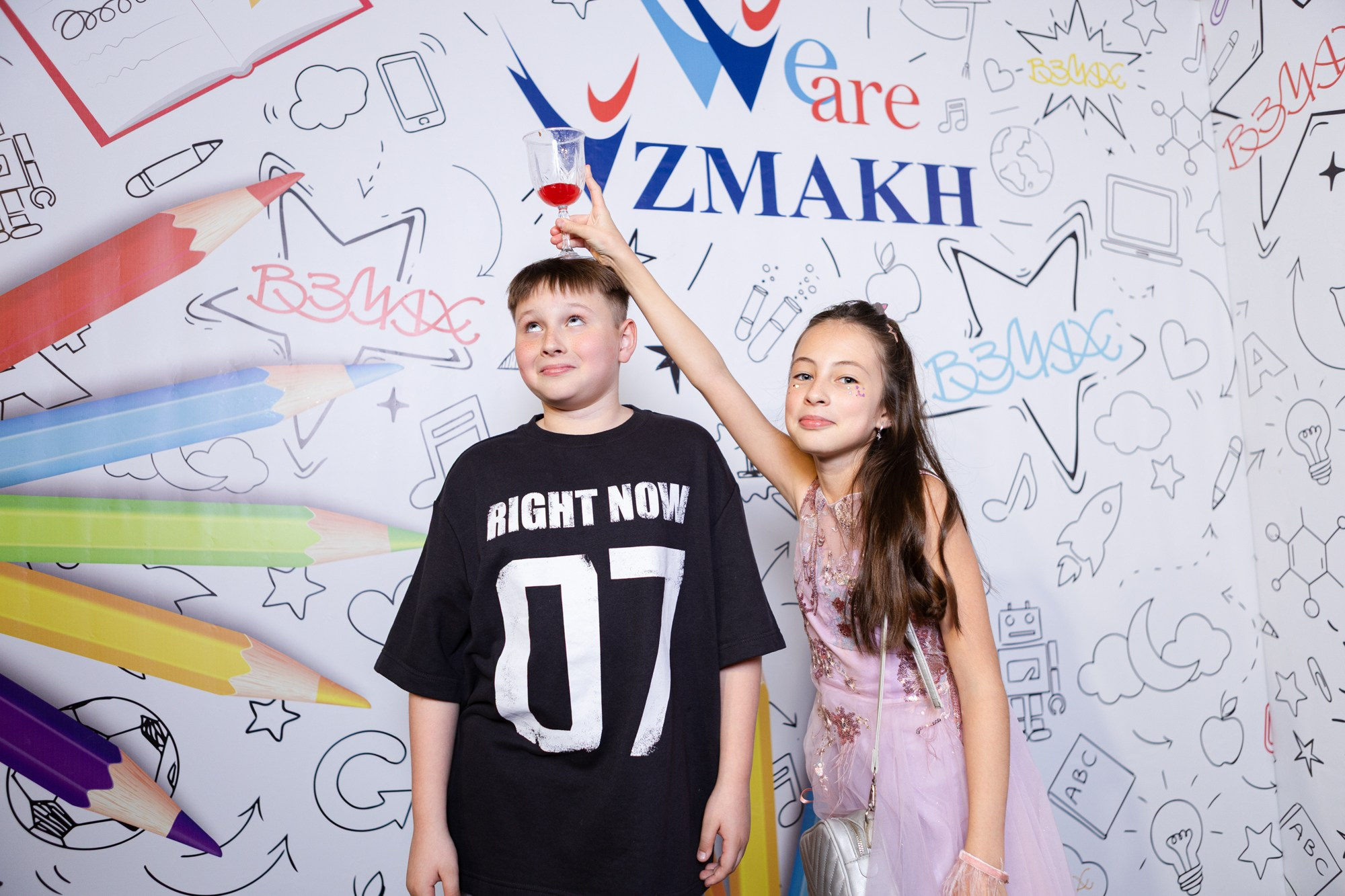 Яркая фотосессия для выпускного 4 класса в ресторане Весенний лофт. Семейный и детский фотограф в СПБ, Пушкин, Колпино, Славянка, Тосно