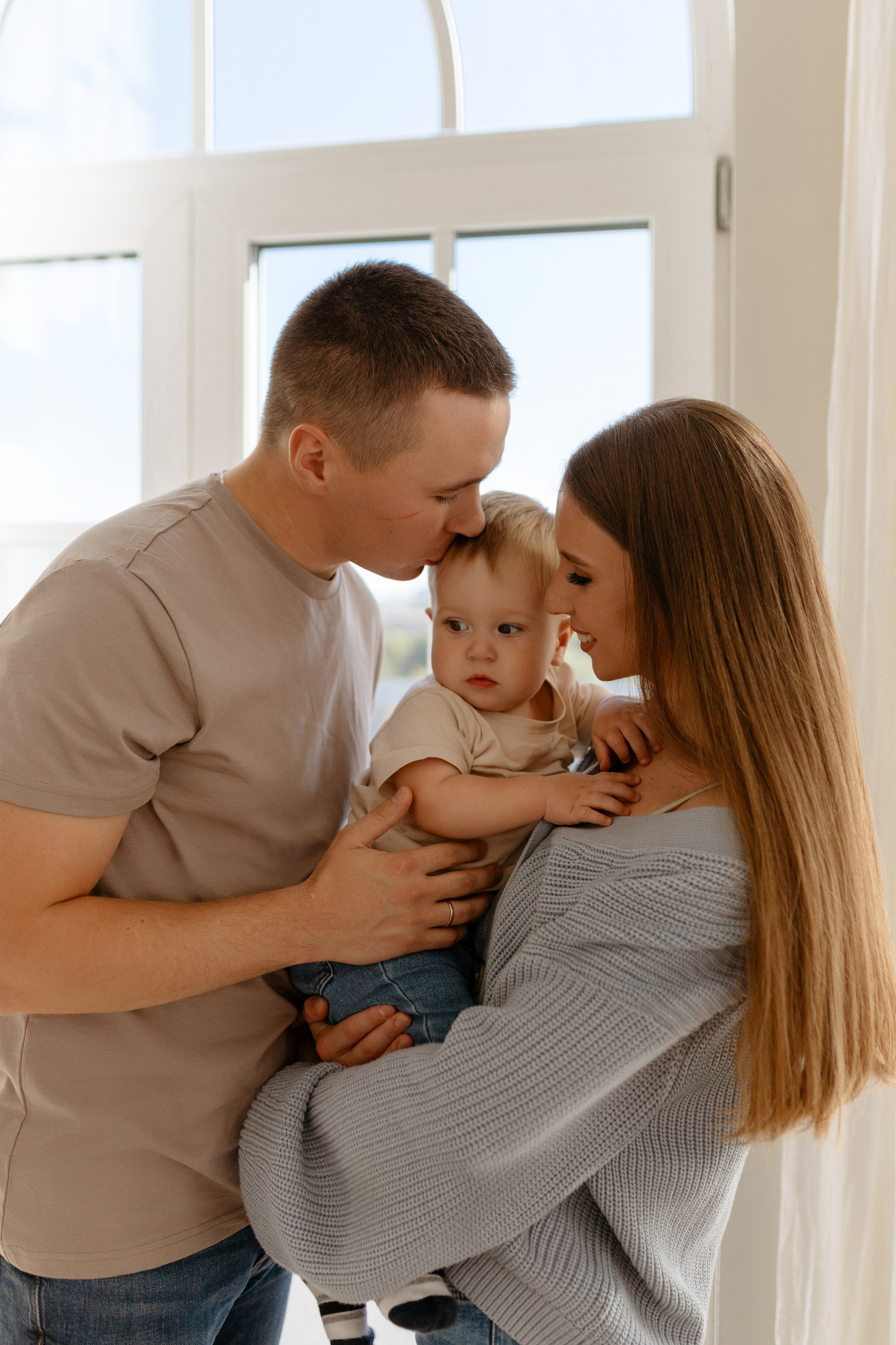 Семейная фотосессия в студии. Сестры Карабаза. Фотографы и ретушеры в Москве и Санкт-Петербурге