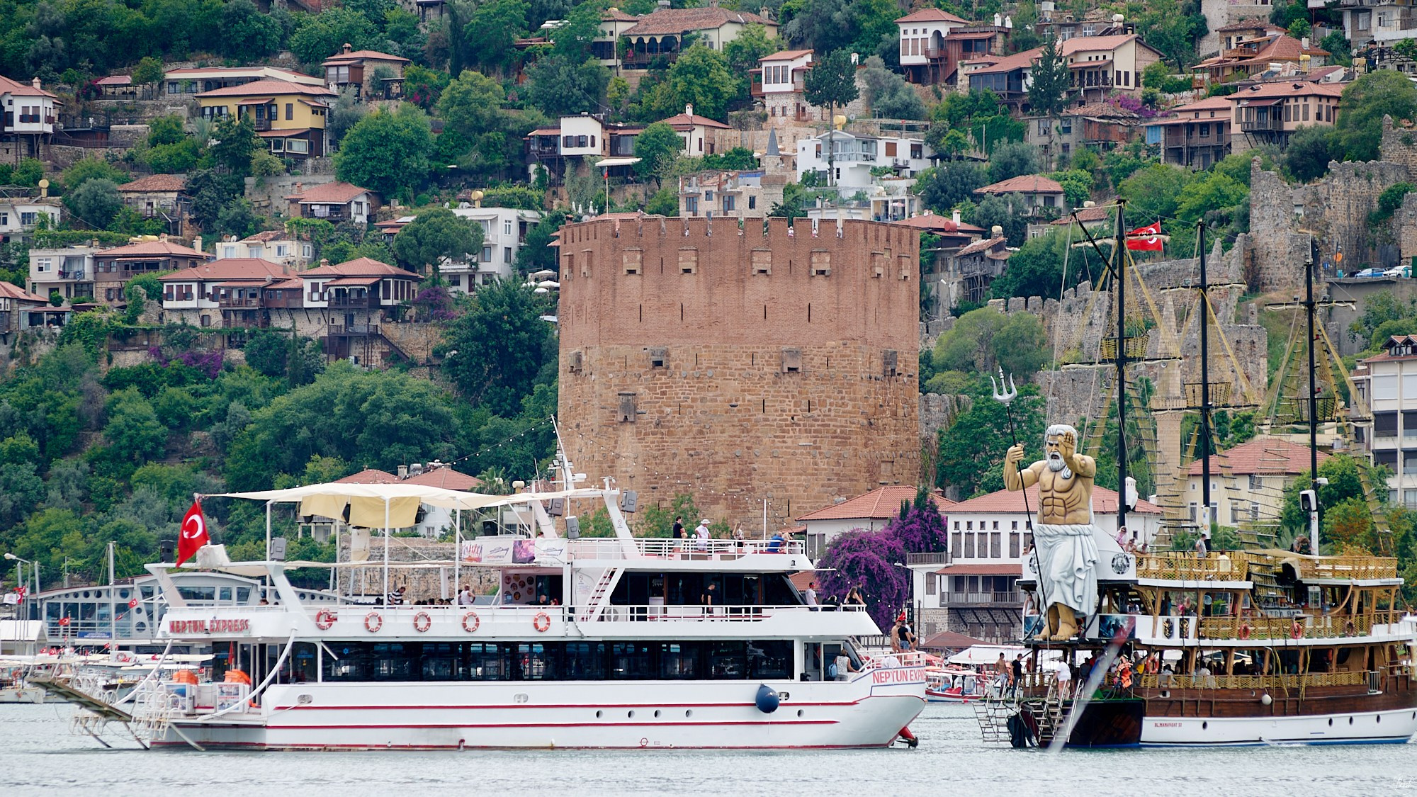 Alanya, Türkiye. May 2024. Фотографии отовсюду и обо всем