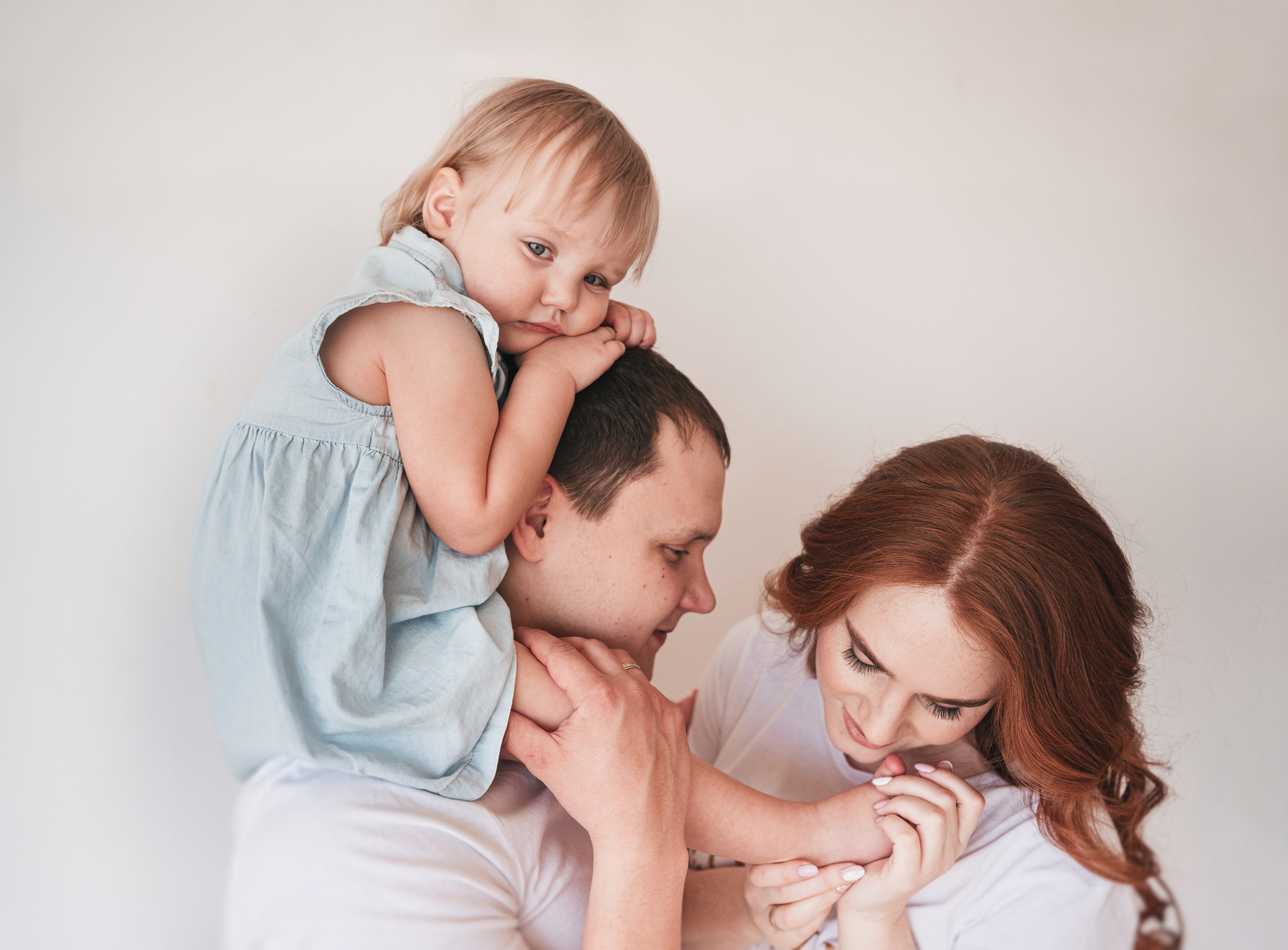 Семейная фотосессия в студии. Семейный фотограф, фотосессия беременности в Новосибирске Кристина Киб