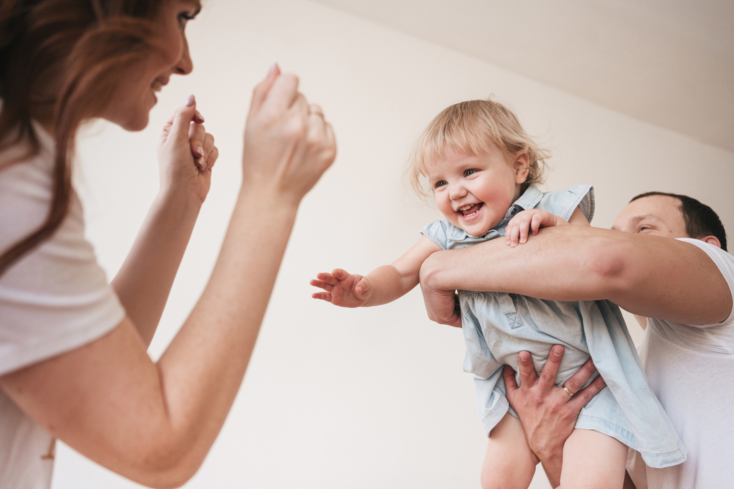 Семейная фотосессия в студии. Семейный фотограф, фотосессия беременности в Новосибирске Кристина Киб