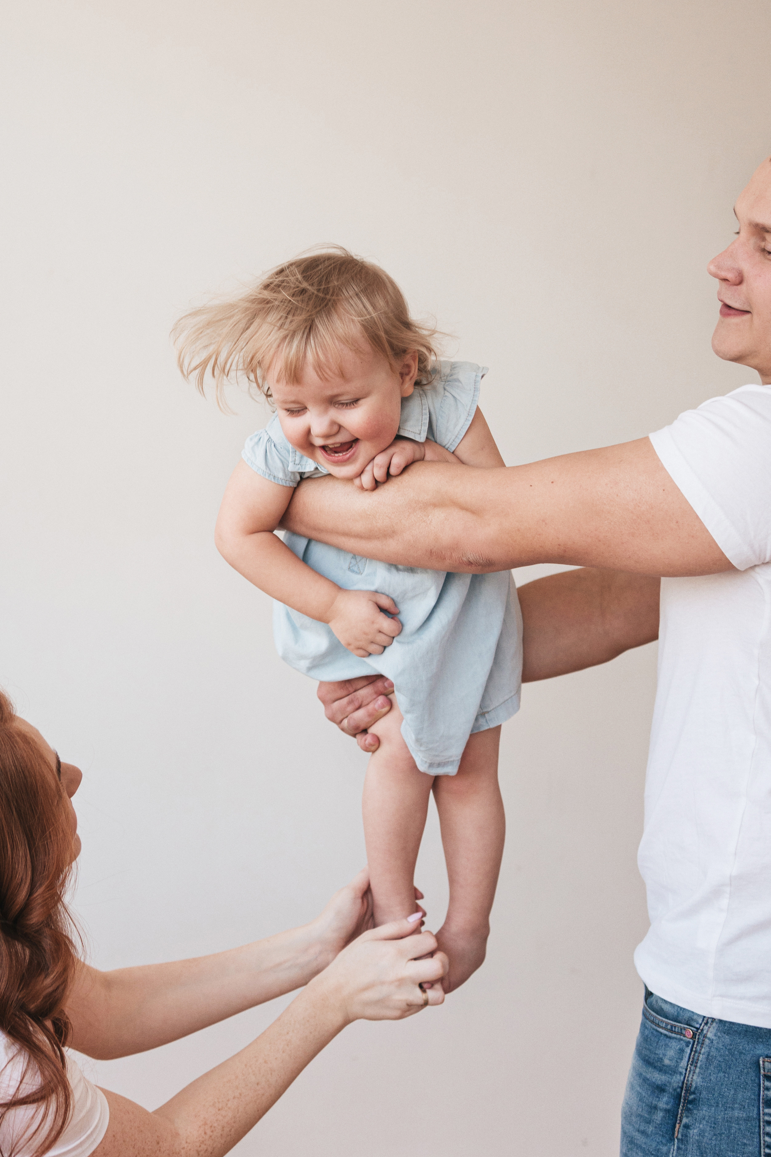 Семейная фотосессия в студии. Семейный фотограф, фотосессия беременности в Новосибирске Кристина Киб