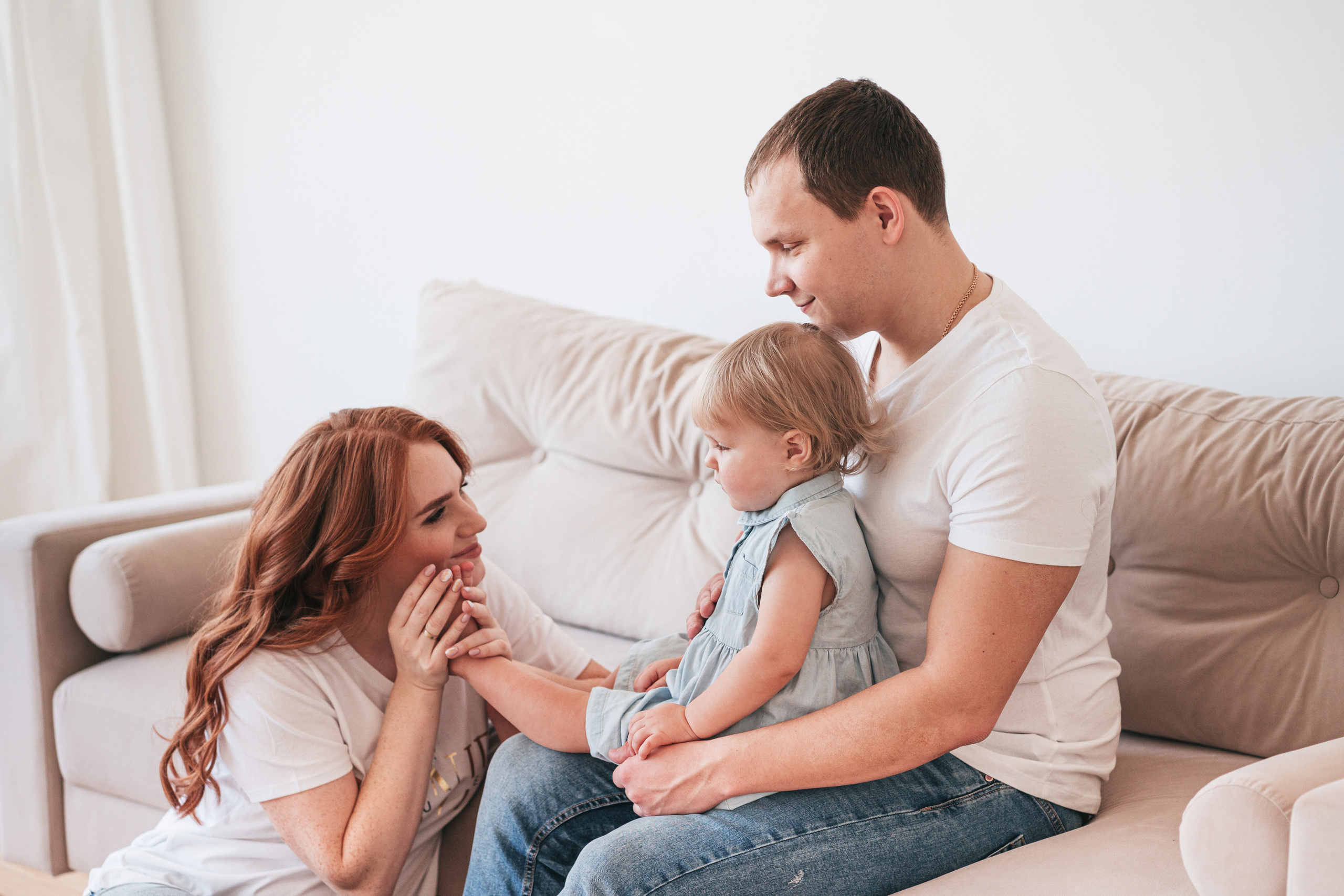 Семейная фотосессия в студии. Семейный фотограф, фотосессия беременности в Новосибирске Кристина Киб