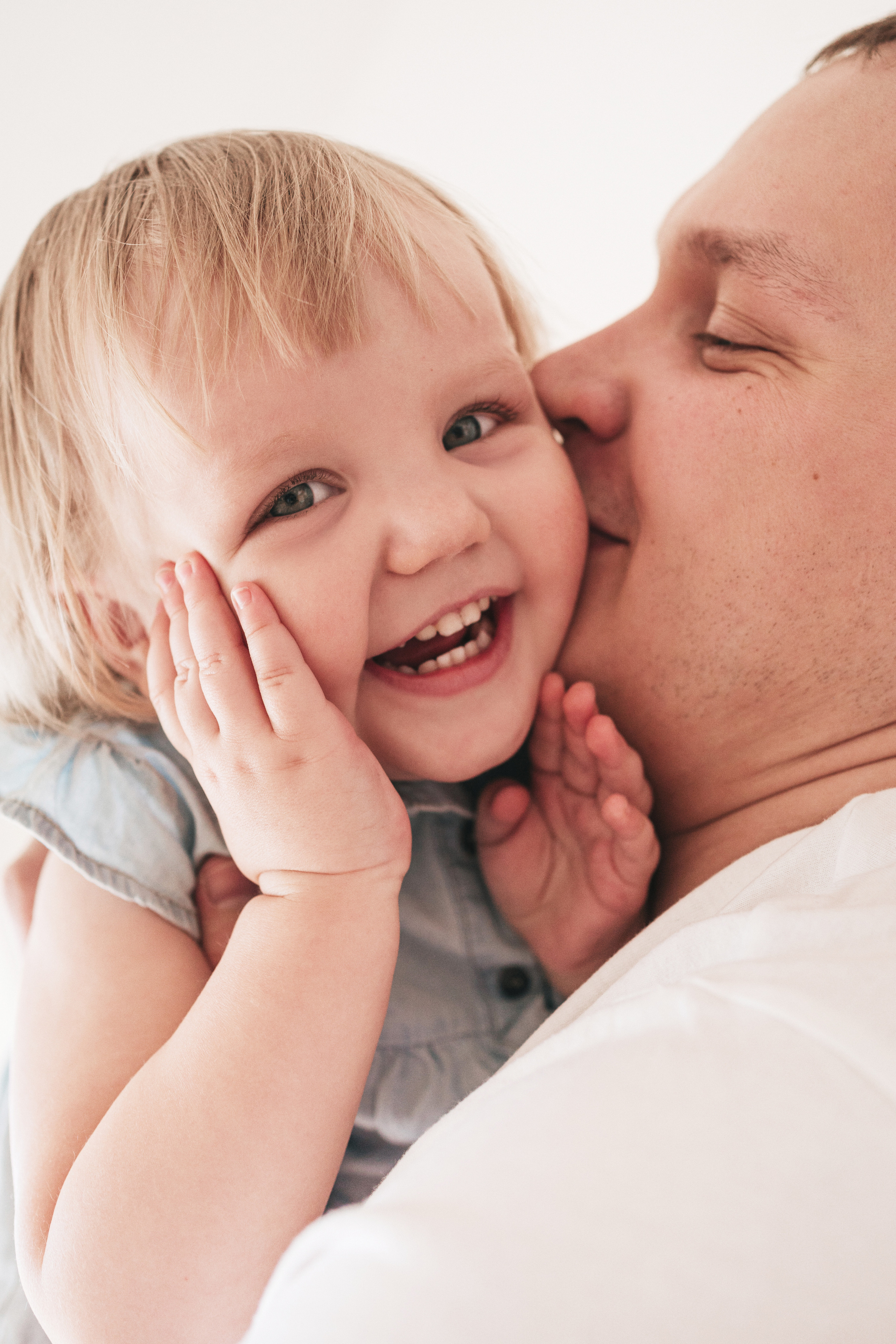 Семейная фотосессия в студии. Семейный фотограф, фотосессия беременности в Новосибирске Кристина Киб