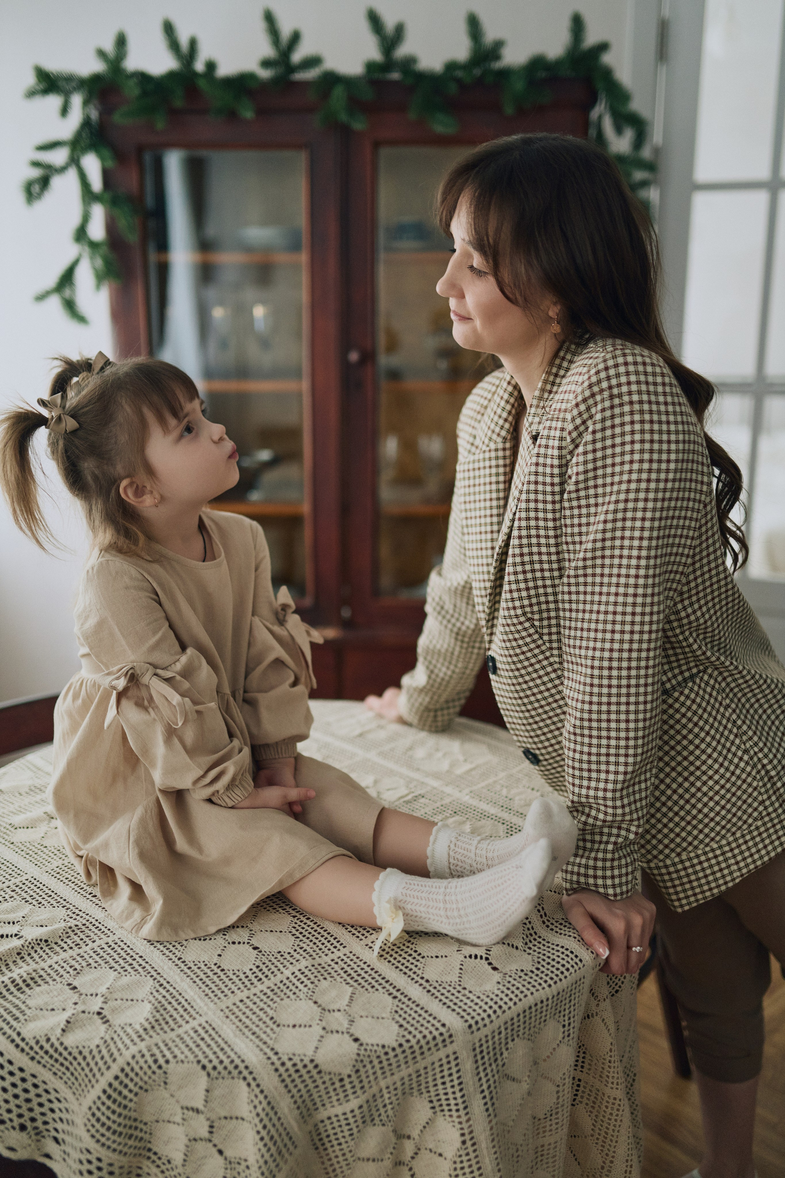 Студийная фотосессия мамы и дочки. Алина Каравайцева. Фотограф в городе Барнаул
