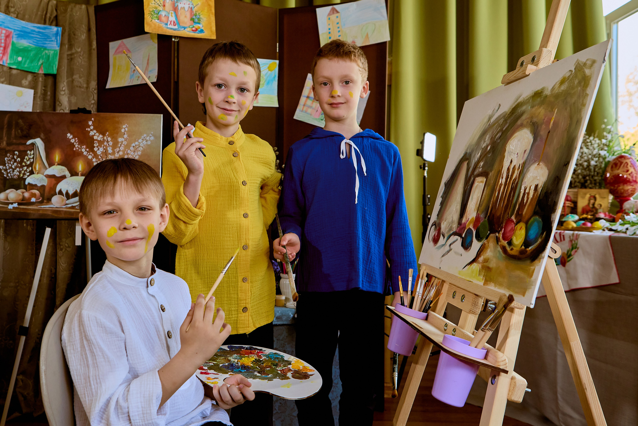 Дети в роли художников на фотосессии. фото Николая Голованова г. Дзержинск