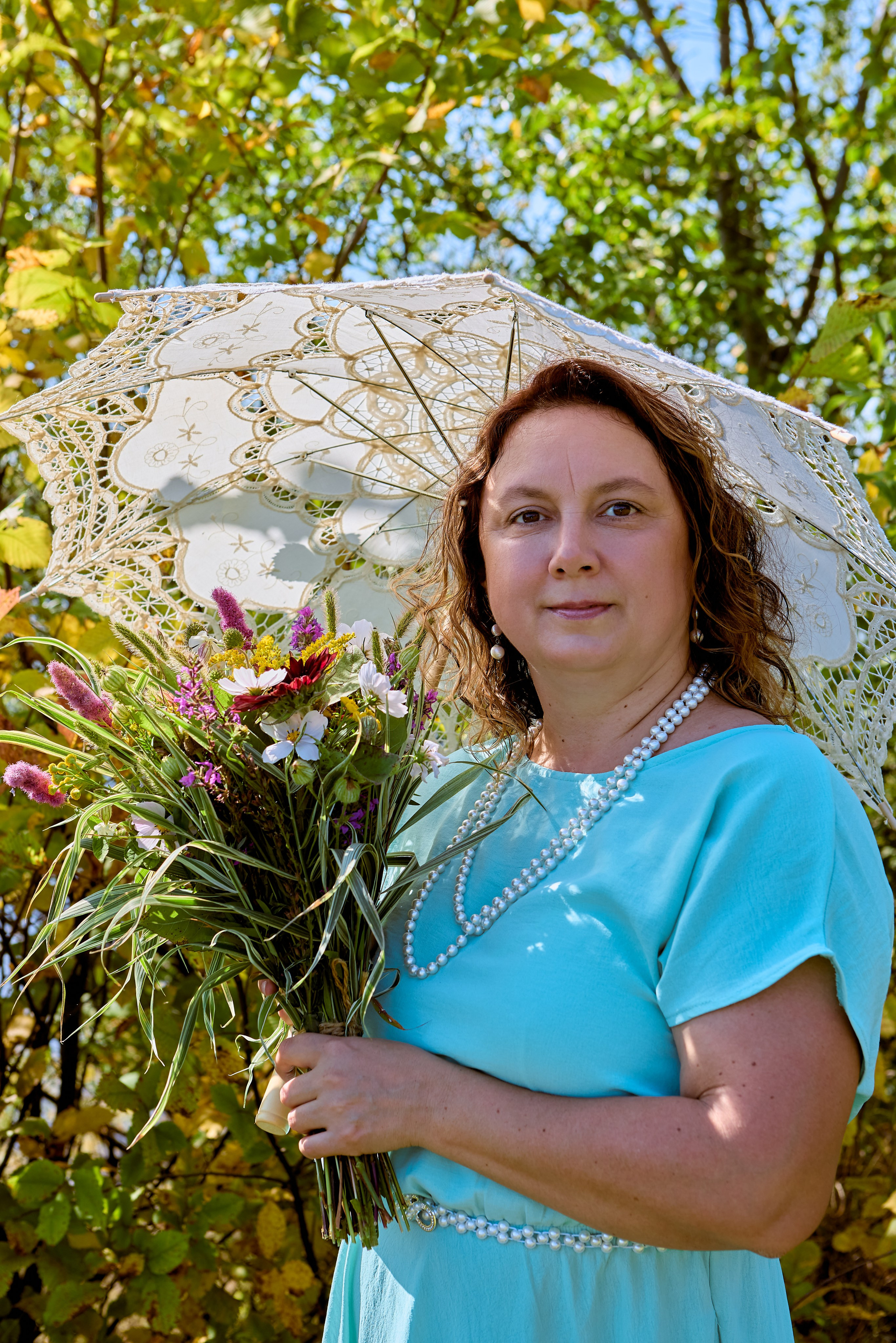 Женский портрет с зонтиком