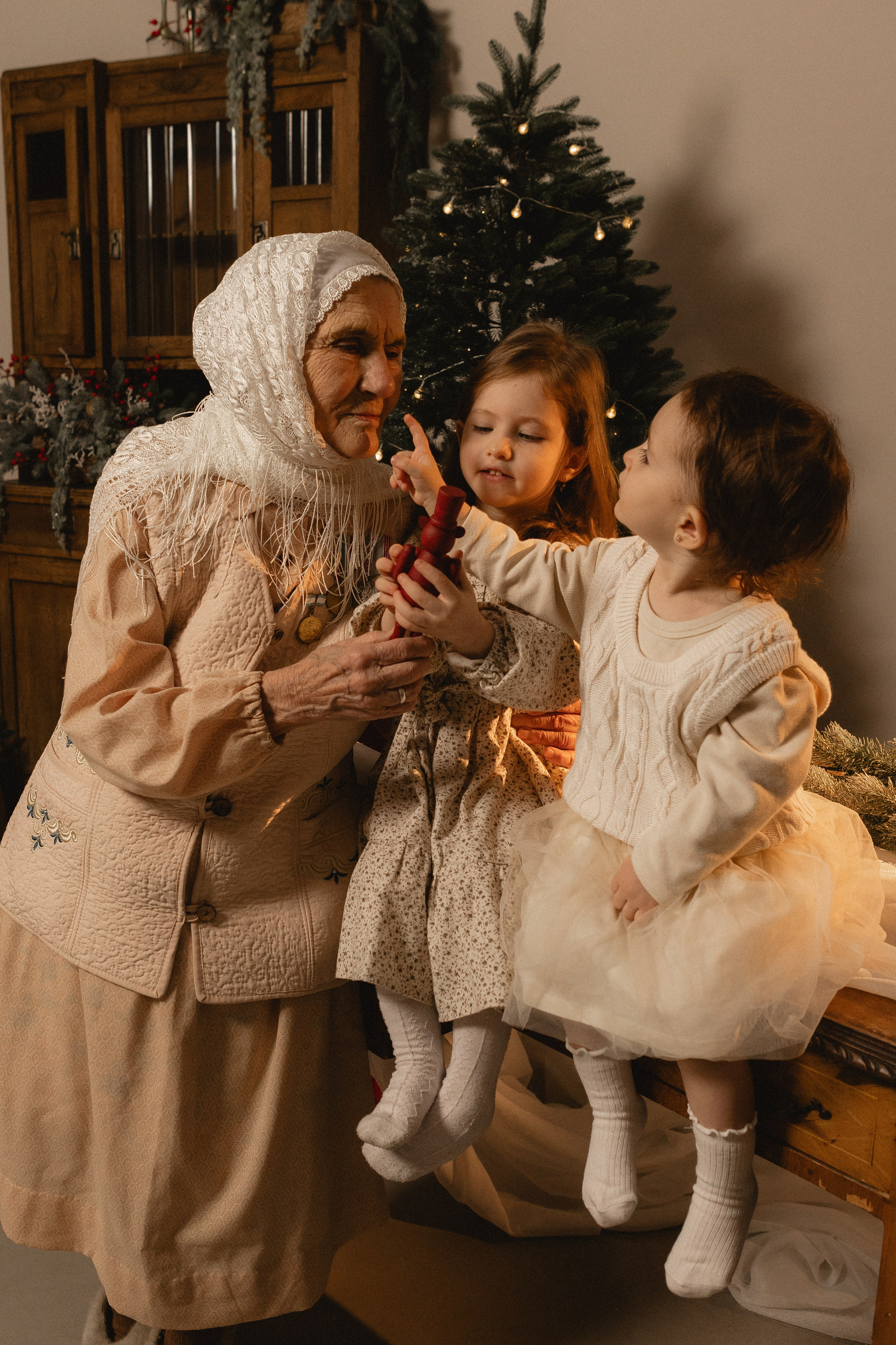 Бабушка с правнуками. Фотограф в Казани.Снимаю индивидуальные портреты, love story и свадьбы