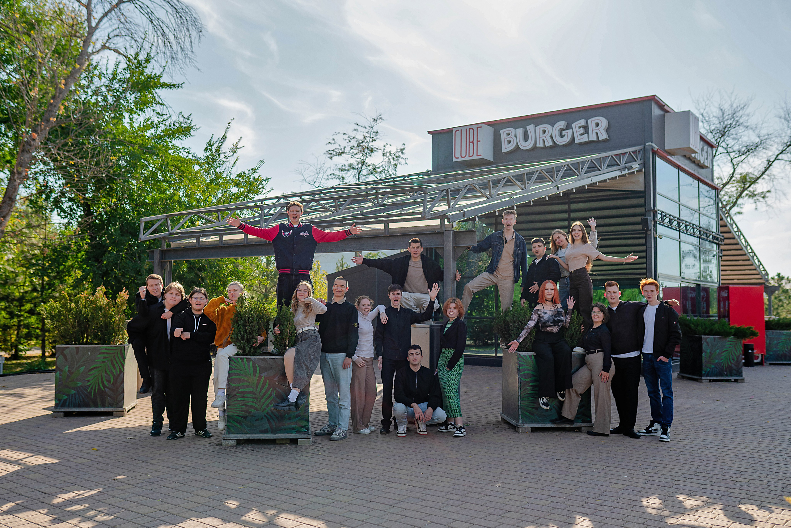 «Школьные годы» (до 120 страниц) для 1-4 и 5-9 классов. Современные Выпускные Альбомы в Ростове-на-Дону