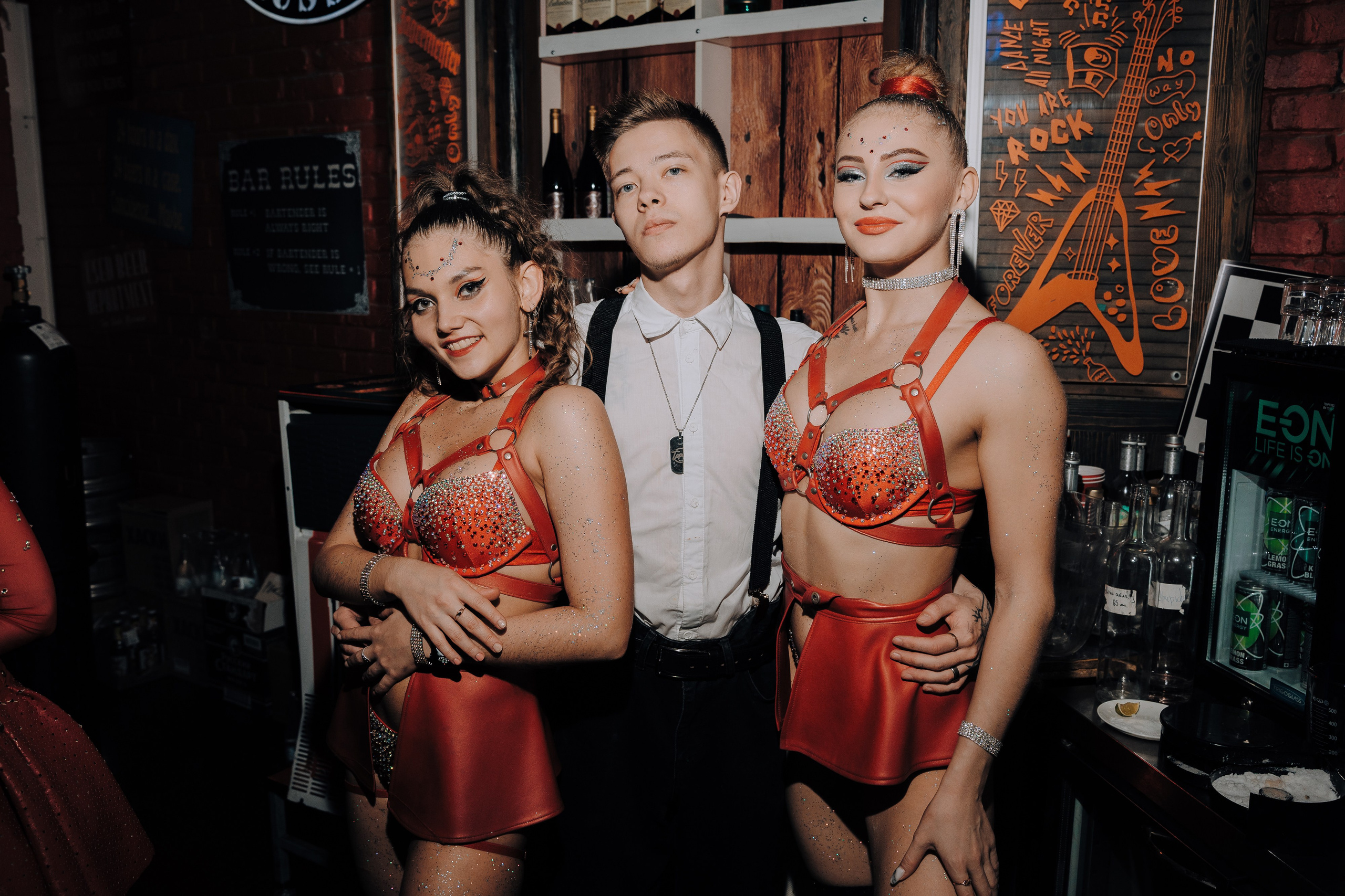 20 ЛЕТ МЕГАПОЛИС ЧЕЛЯБИНСК ХЕДЛАЙНЕР ЕЛКА. Репортажный фотограф Зуев Роман г. Челябинск