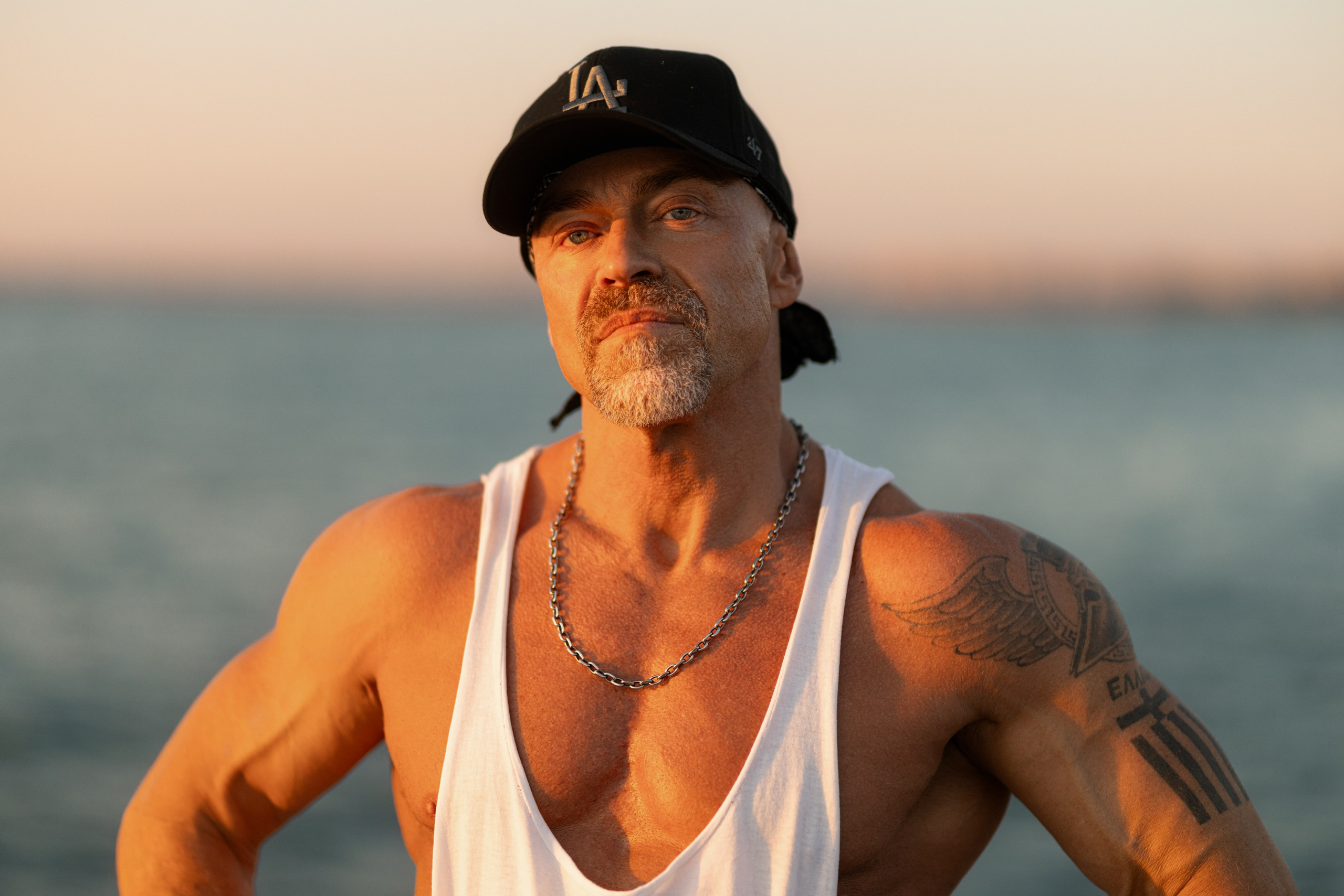 Фотосет на улице и спортплощадке с Александром для контента. Дмитрий Шульгин, портретный фотограф в Воронеже