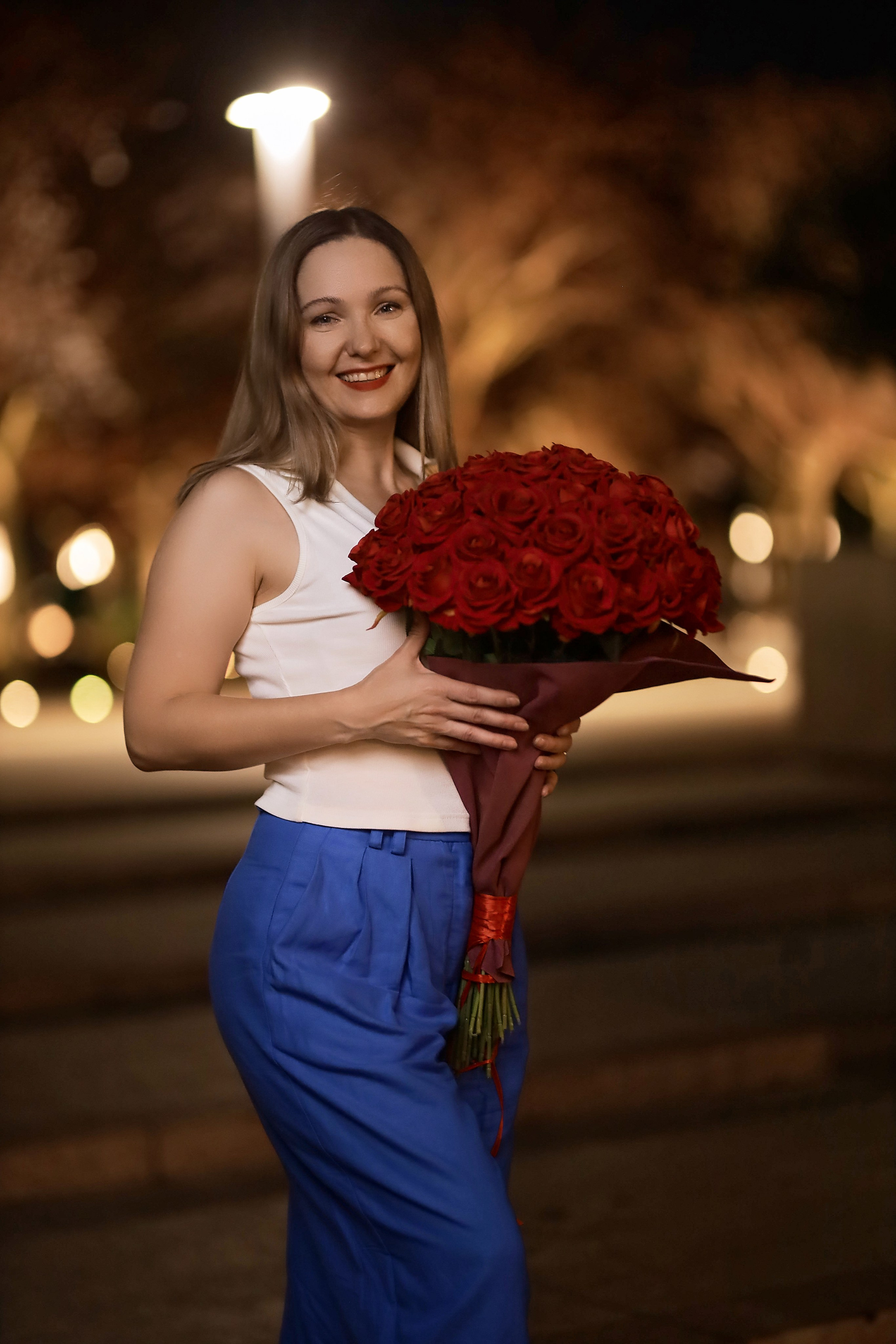 Татьяна в вечернем парке с розами. Семейный и свадебный фотограф в Краснодаре Михеева Светлана
