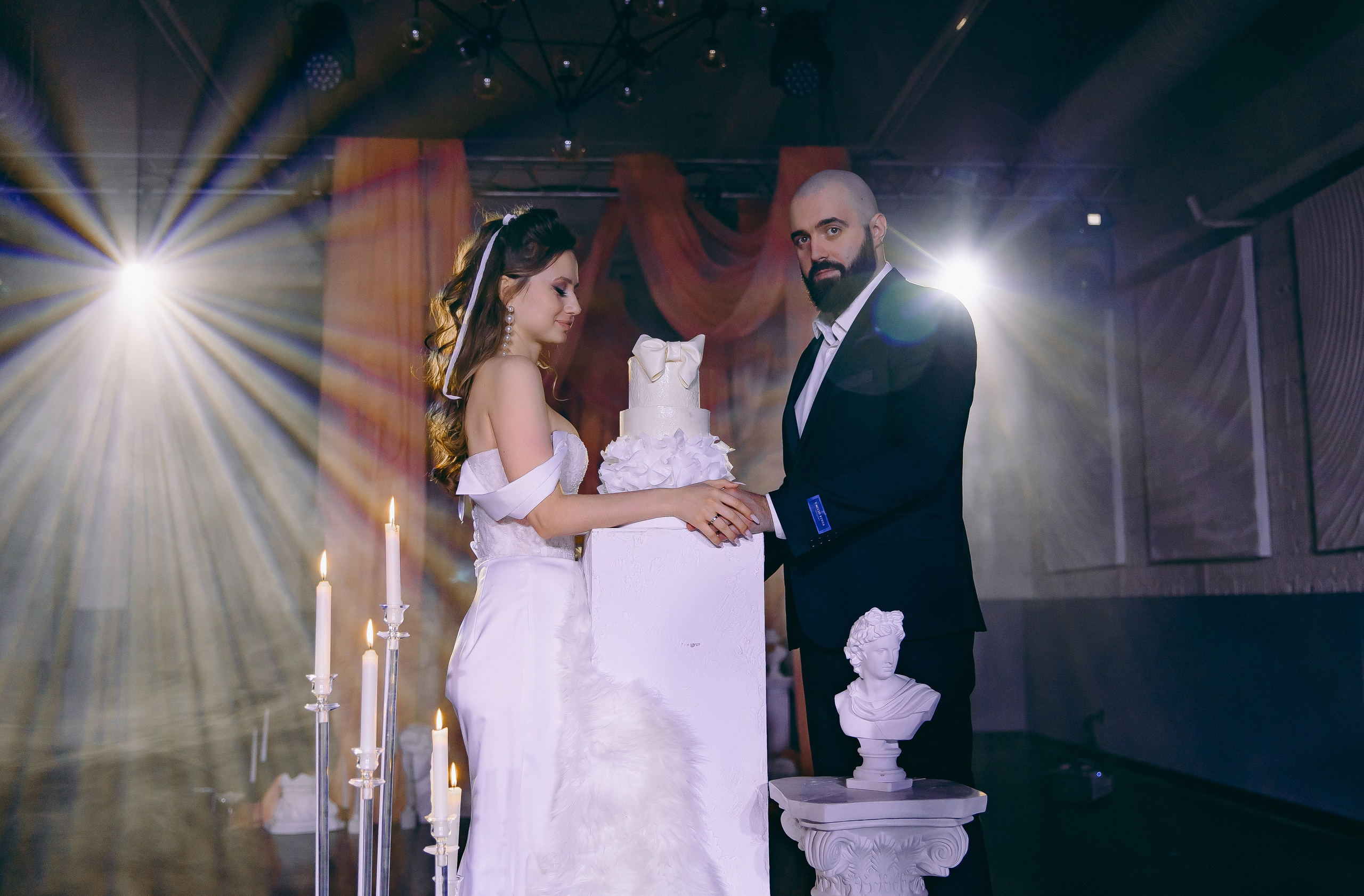 История торта Олеси и Владимира. Свадебный и семейный фотограф в Рязани Саша Крутых