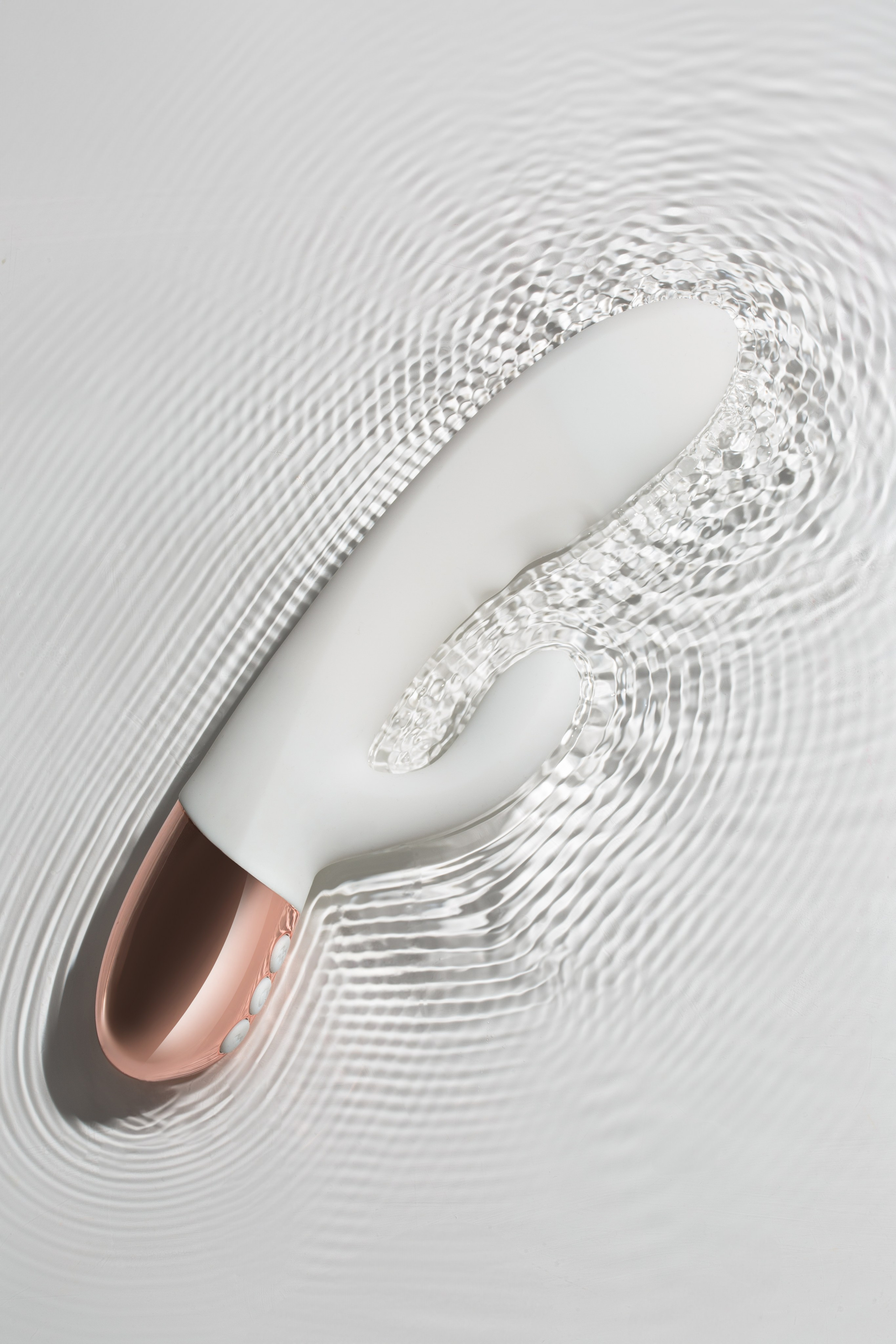 Ретушь фотографий косметических аппаратов | Студия SVITHART