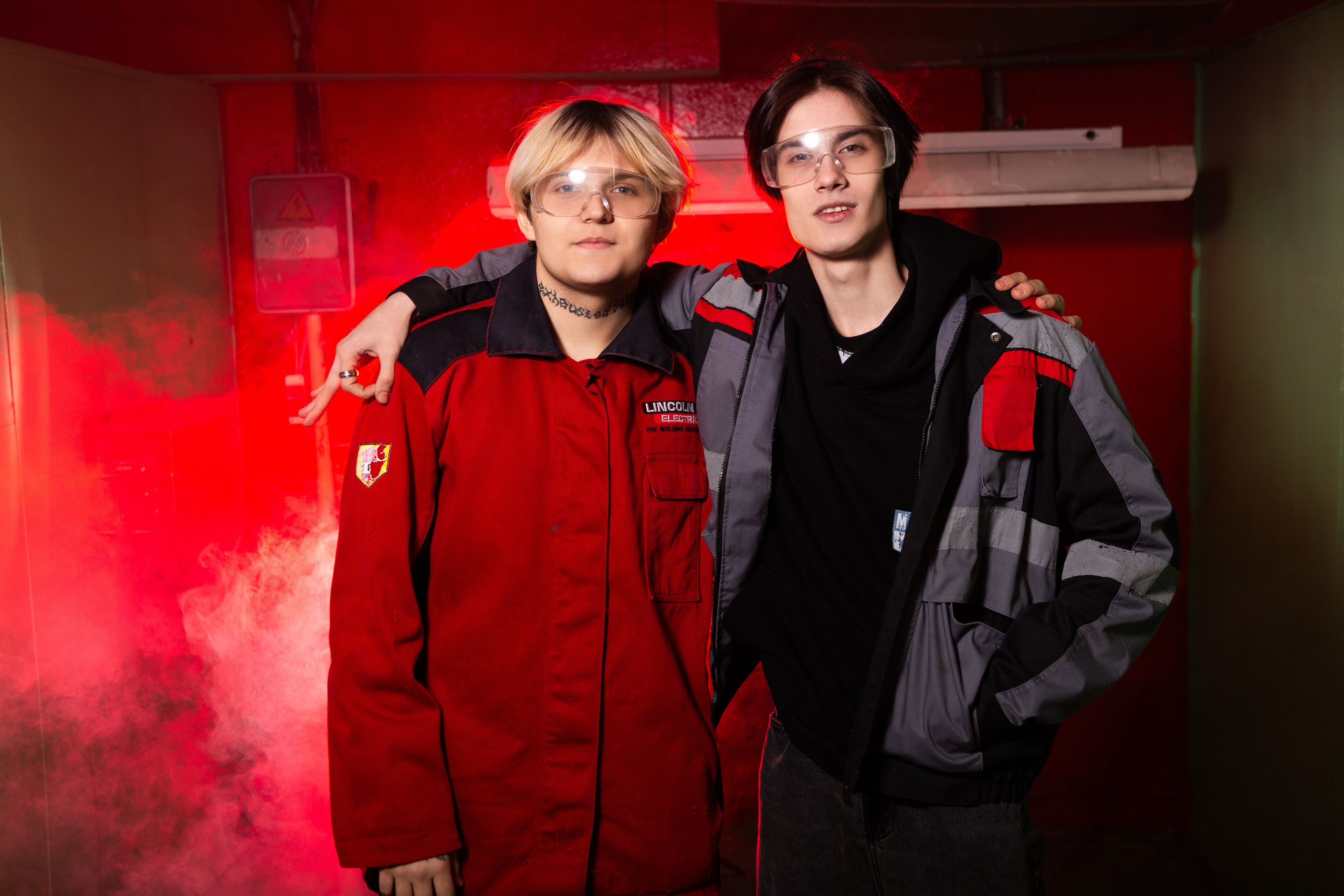 Фотосессия в Цеху для Выпускников Сварочного Производства | Твой Альбом Мценск. ТВОЙ АЛЬБОМ / ТВОИ ПРАВИЛА