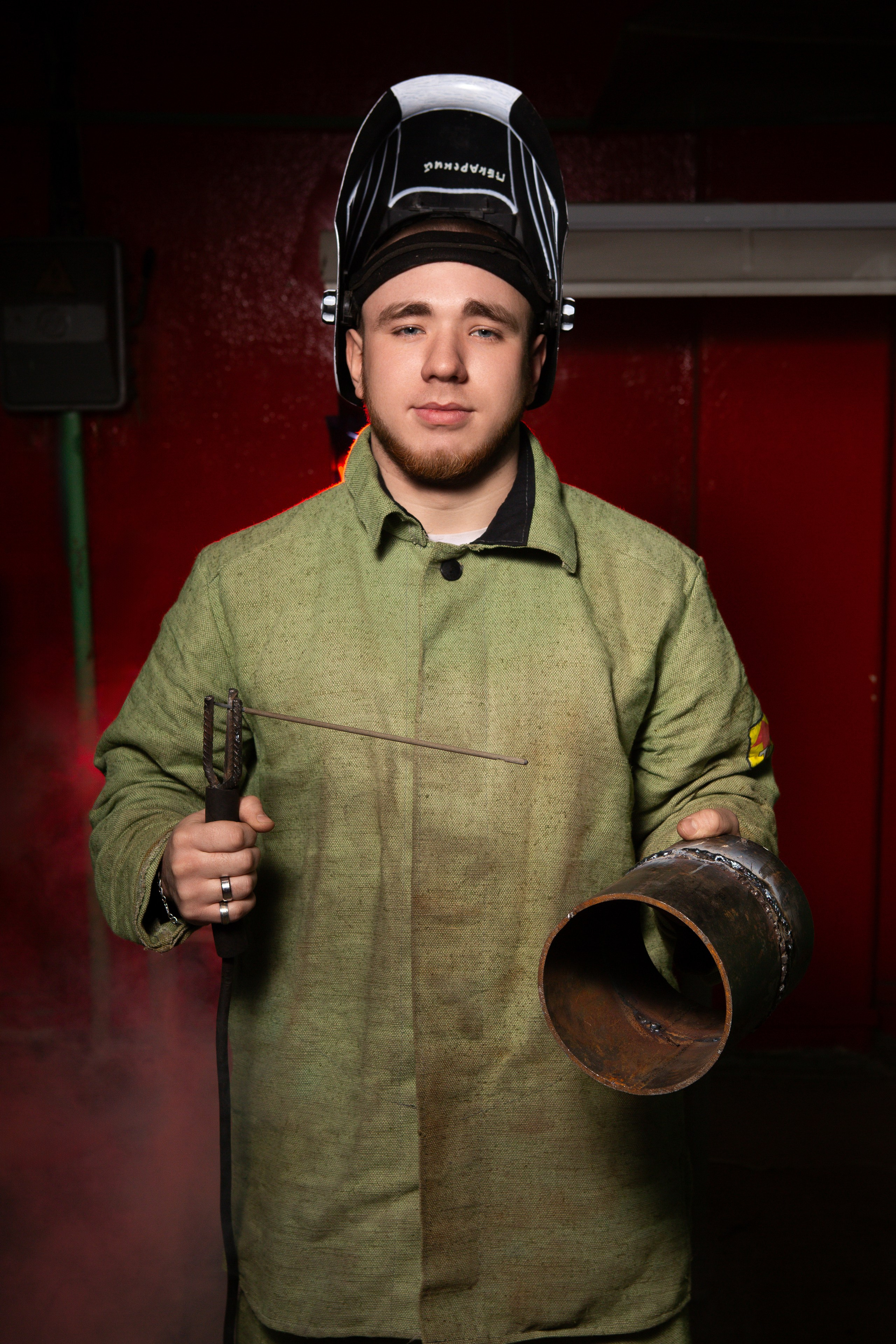 Портретная Фотосессия в Цеху для Выпускников Сварщиков | Твой Альбом Мценск. ТВОЙ АЛЬБОМ / ТВОИ ПРАВИЛА