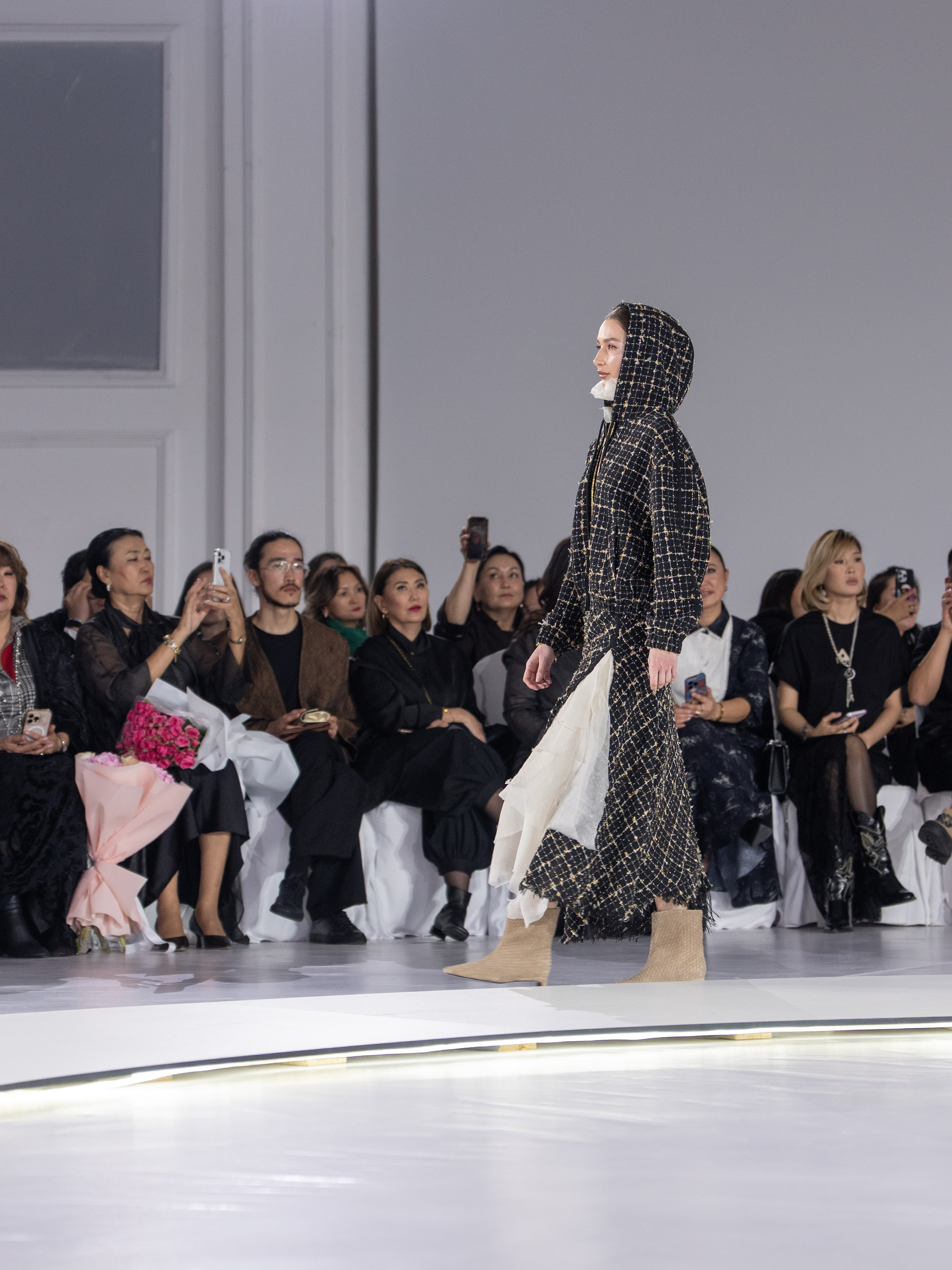 Дизайнер Aida Kaumenova. Сайт Алматинского НЮ АРТ, будуар и фэшн фотографа Дениса Карпенко