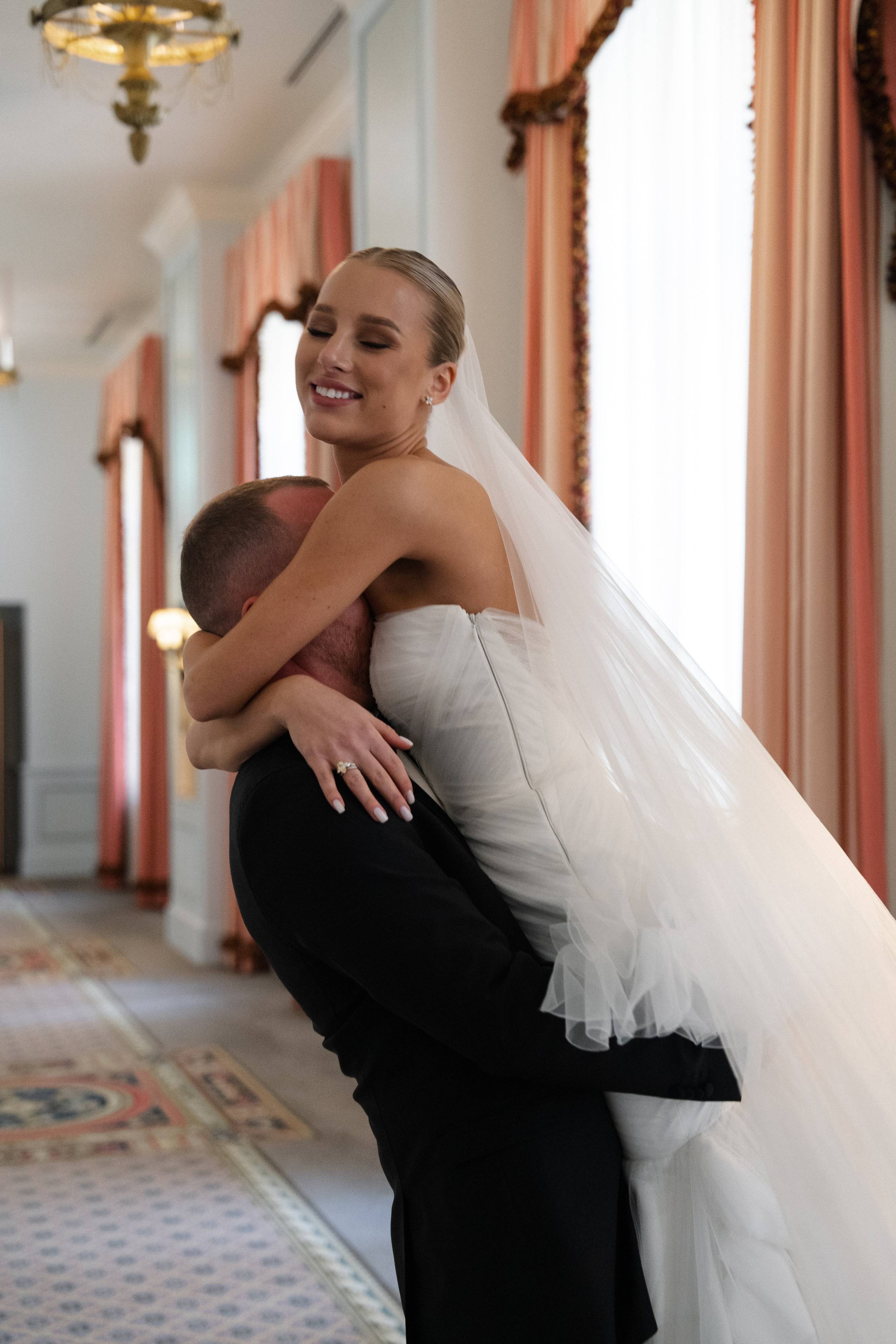 Анна Сергей. Камерная свадьба в Фосизонс в стиле неоклассика. Свадебный фотограф организатор в Санкт-Петербурге Ассоль Опарина