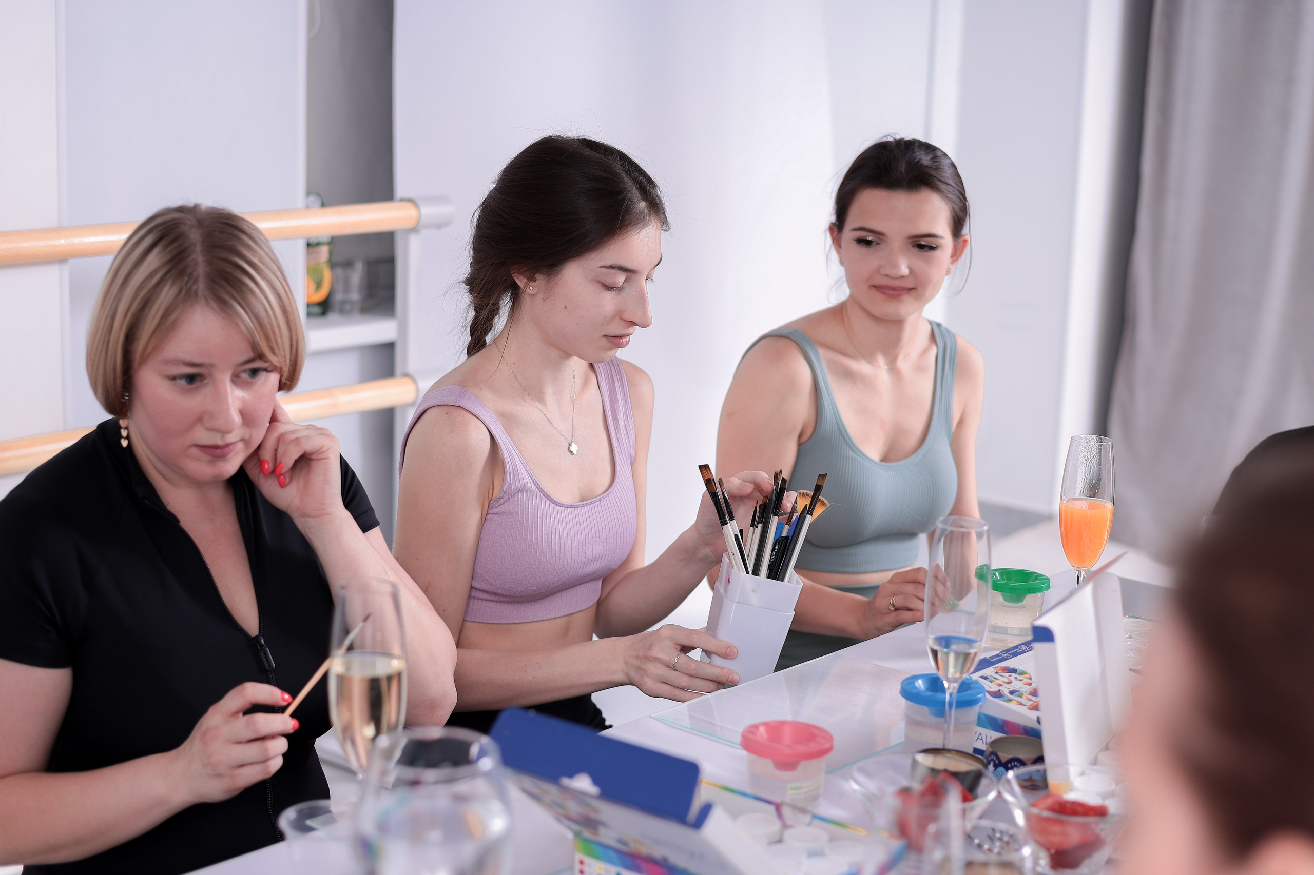 Арт-терапия + аэройога. Фотограф Надршина Лилия