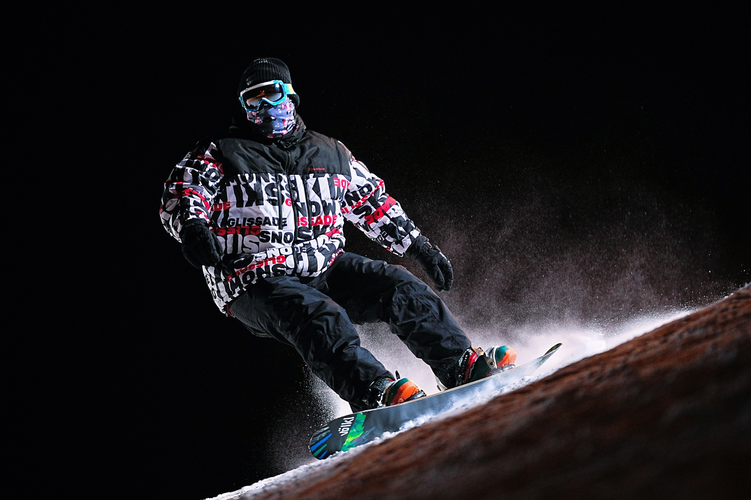 Вечерняя съёмка на склонах с использованием внешних вспышек. Фотограф Студитский Евгений