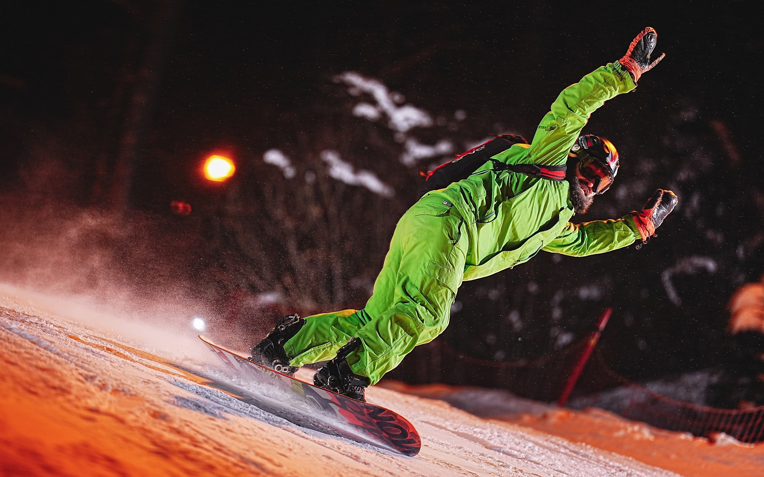Вечерняя съёмка на склонах с использованием внешних вспышек. Фотограф Студитский Евгений