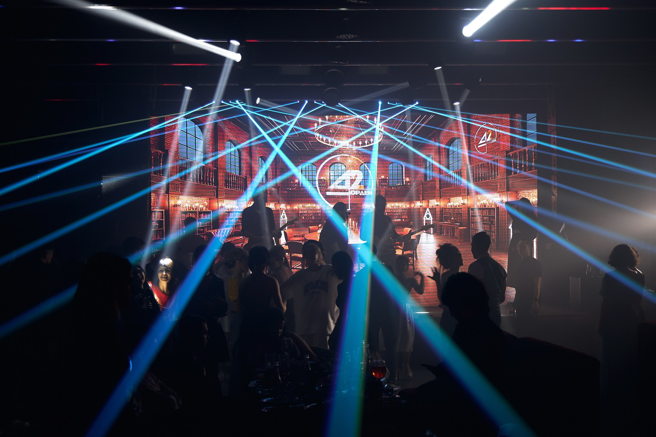 Фотограф на выпускной. Свадебный репортажный и фуд фотограф в Барнауле Гайфулин Виталий