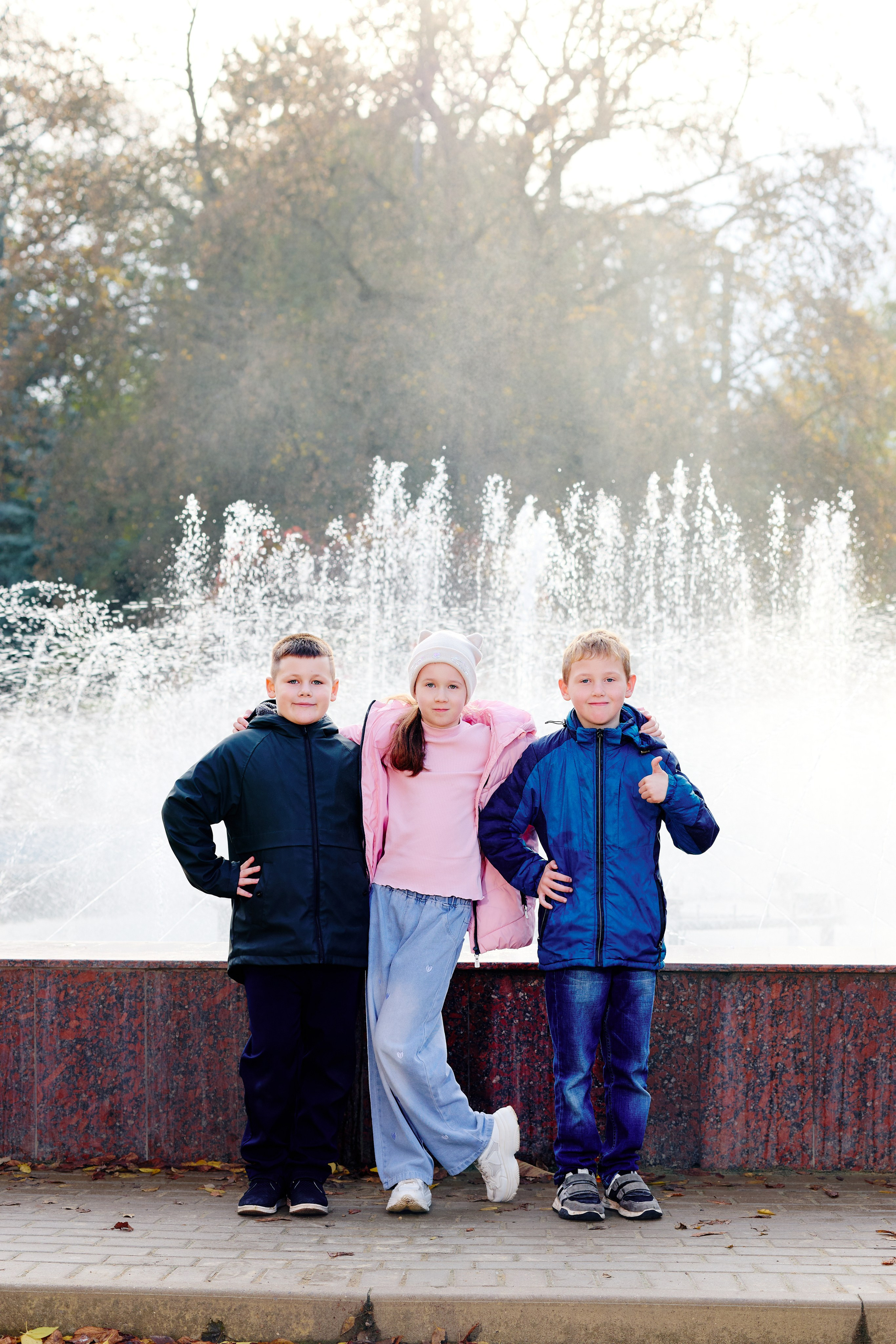 Прогулка в парке классом. Фотограф Выпускные альбомы Таганрог Сергей Коробченко