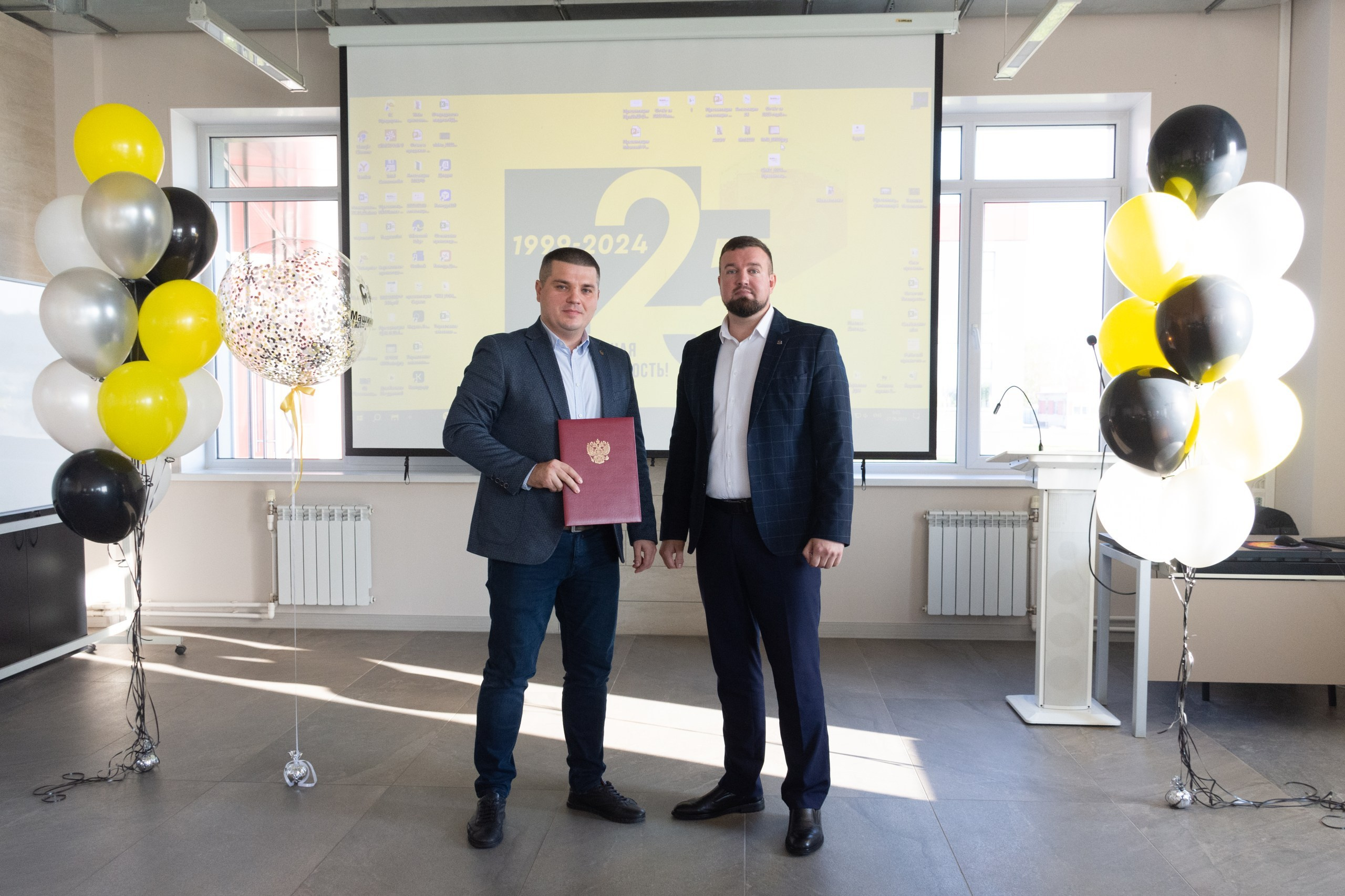 ЧКЗ Вручение благодарственных писем. Фотограф Максим Буряк