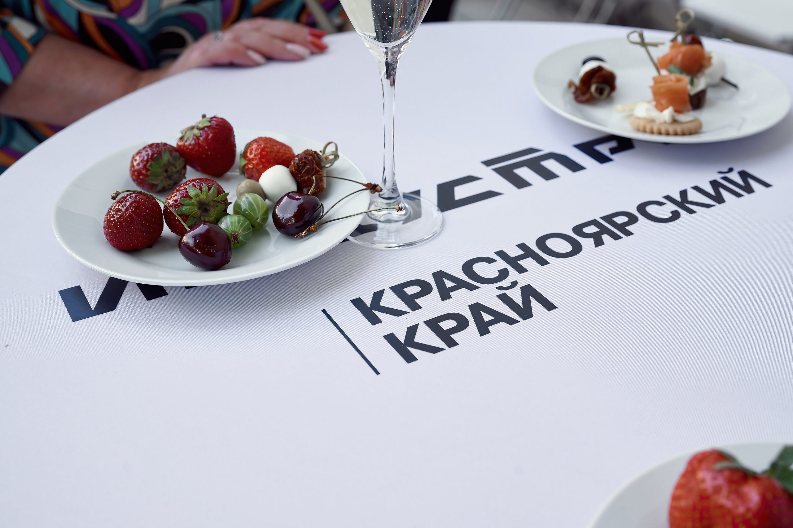 FHUB.2023. Дима Бабушкин. Фотограф. Подиум. Репортаж. Творчество. Дорого