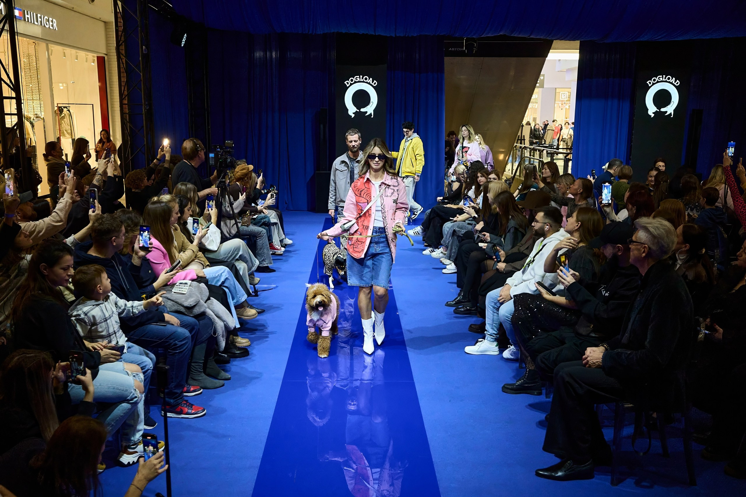 Dogload. Sokol Fashion Week 2025. Дима Бабушкин. Фотограф. Подиум. Репортаж. Творчество. Дорого