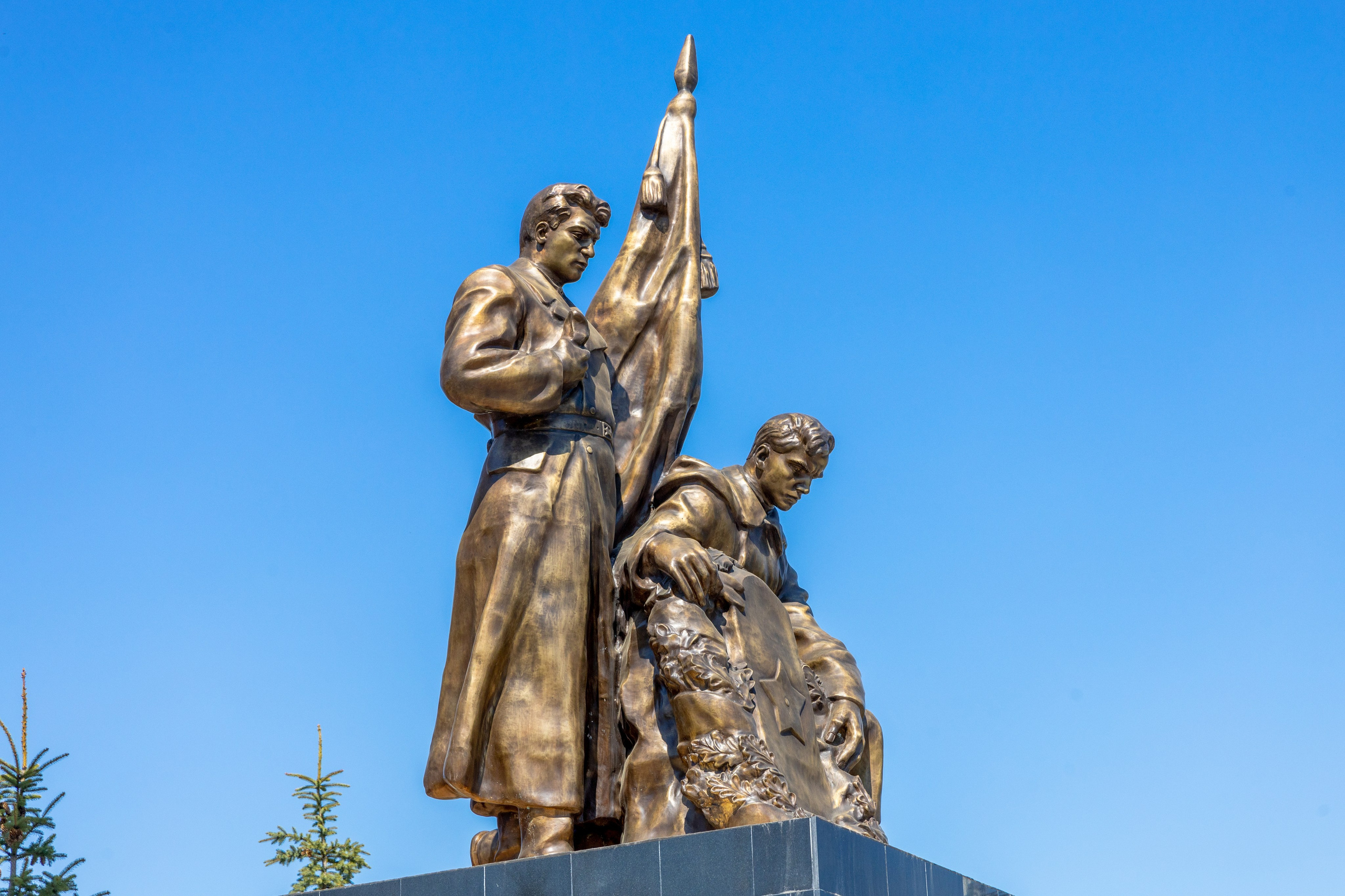 Мемориал Партизанам и Воинам Красной армии. Первый вечный огонь 9 мая 1957 г. (пос. Первомайский Щекинского района). Фотограф в Туле Крупский АнДРей. Фотостудия «КАДР71» в Туле