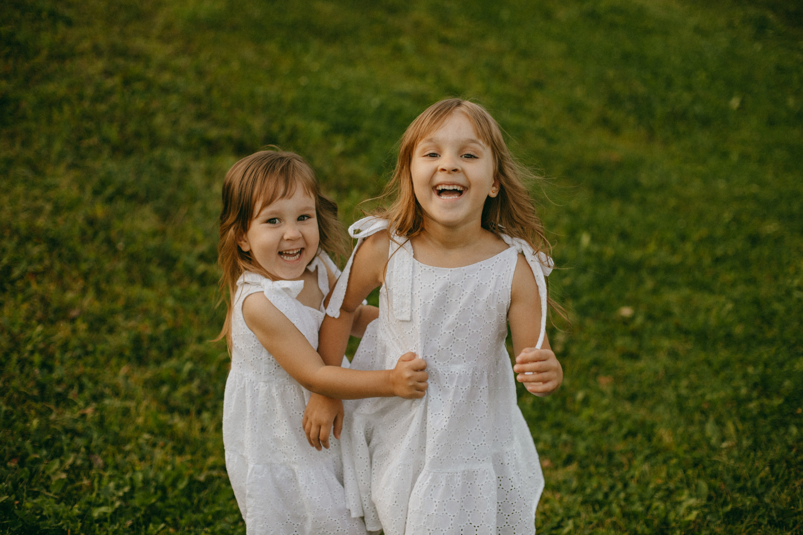 Эмма и Влада на летней прогулке с мамой. Фотограф Наталья Кургина Слюдянка Иркутск