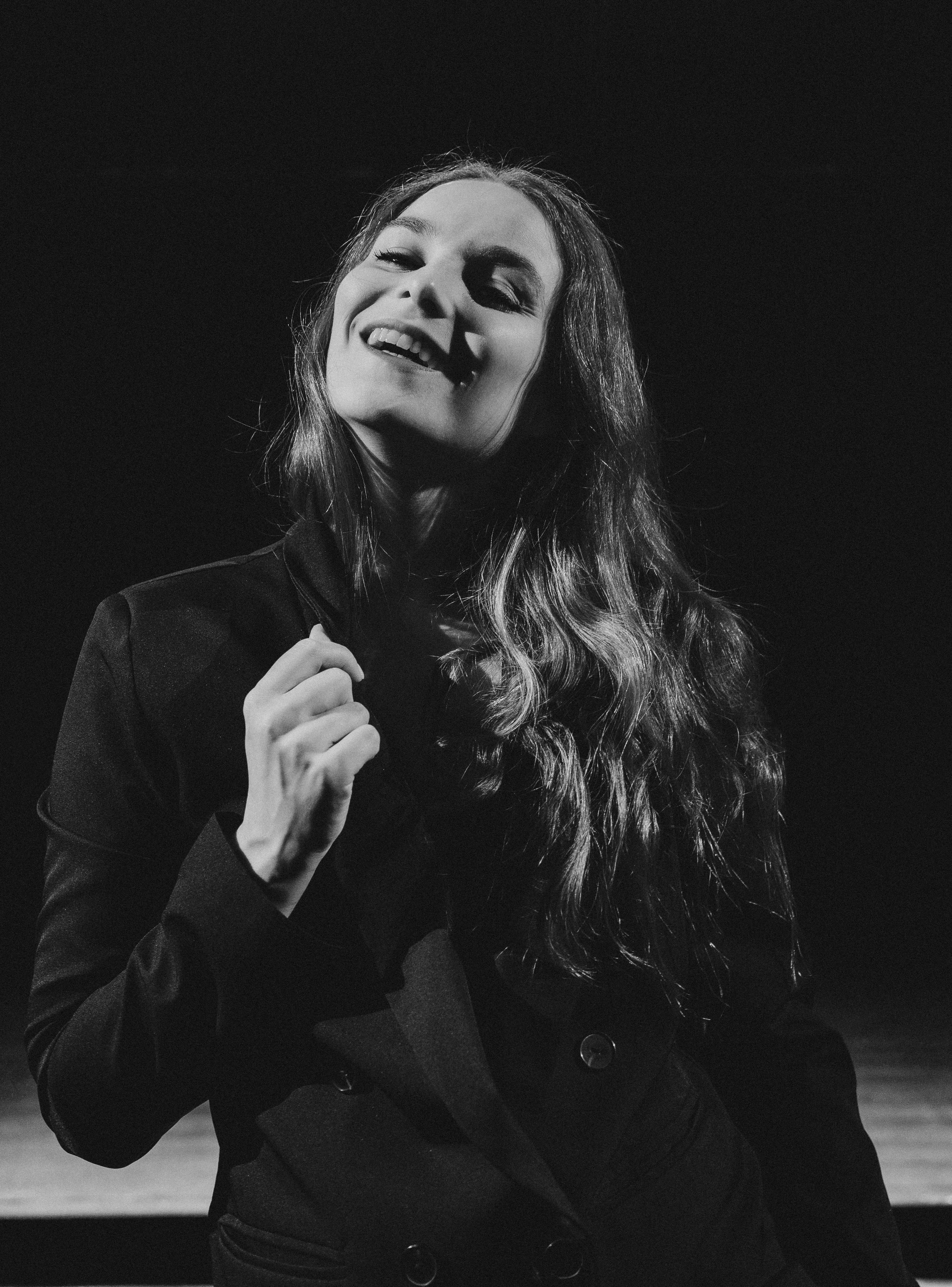 Настя — актриса театра и кино. Денис Марков — фотограф в Екатеринбурге