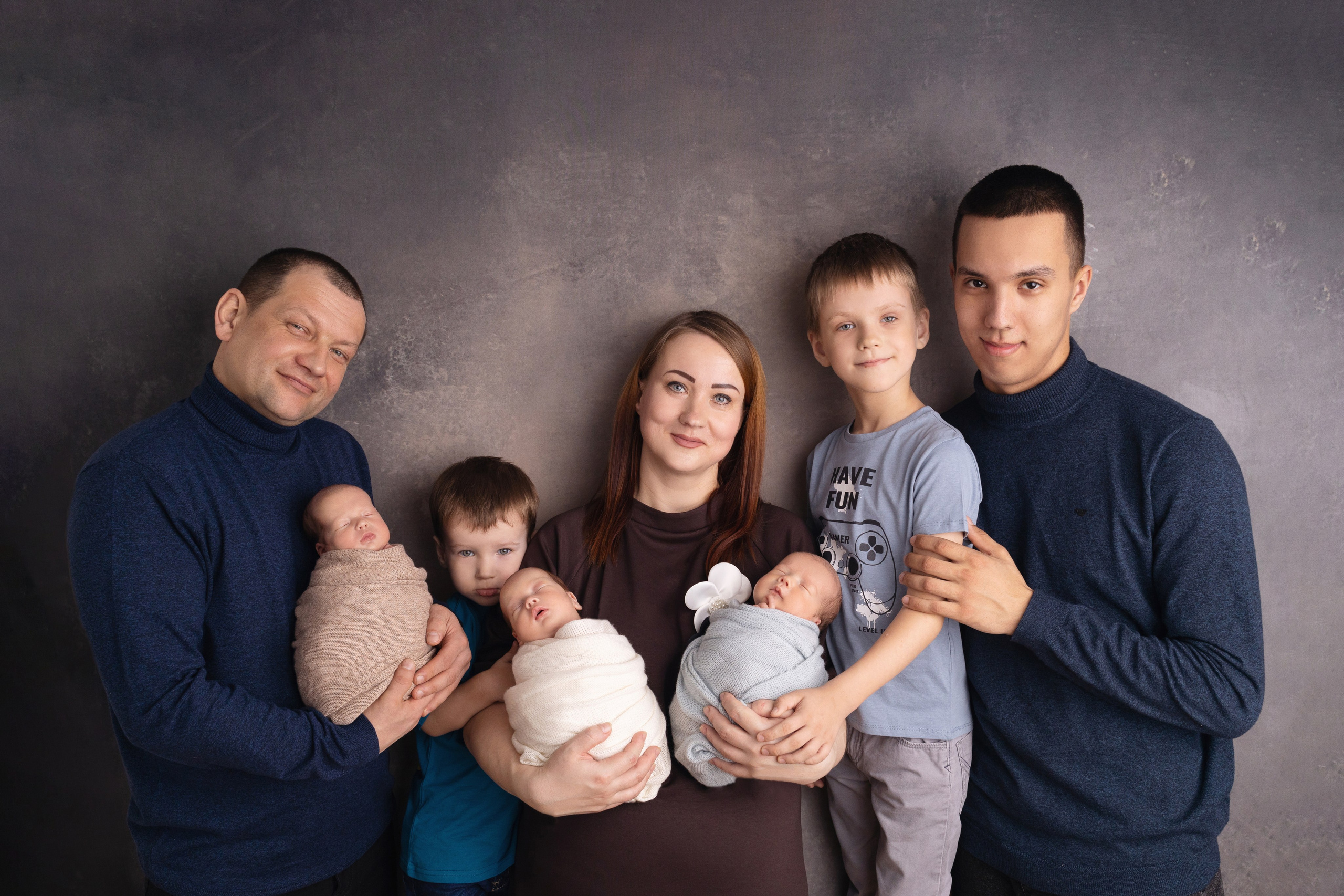 Фотосъемка двойни. Фотограф новорожденных малышей в Омске и Омской области Эльвира Камаева