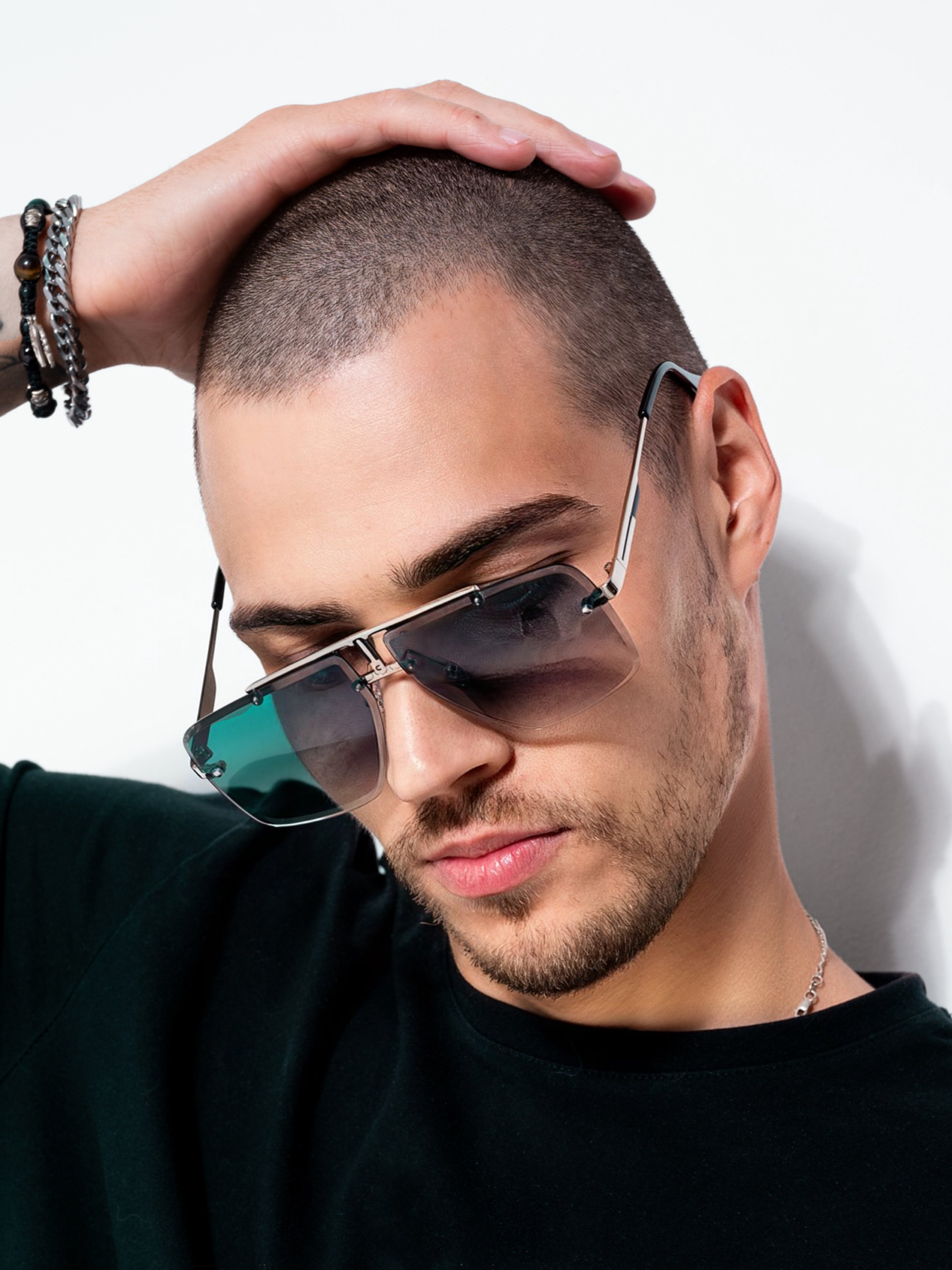 Егор Н. - модель мужчина для маркетплейсов. ТМ Продакшн — Съемка для маркетплейсов в Москве