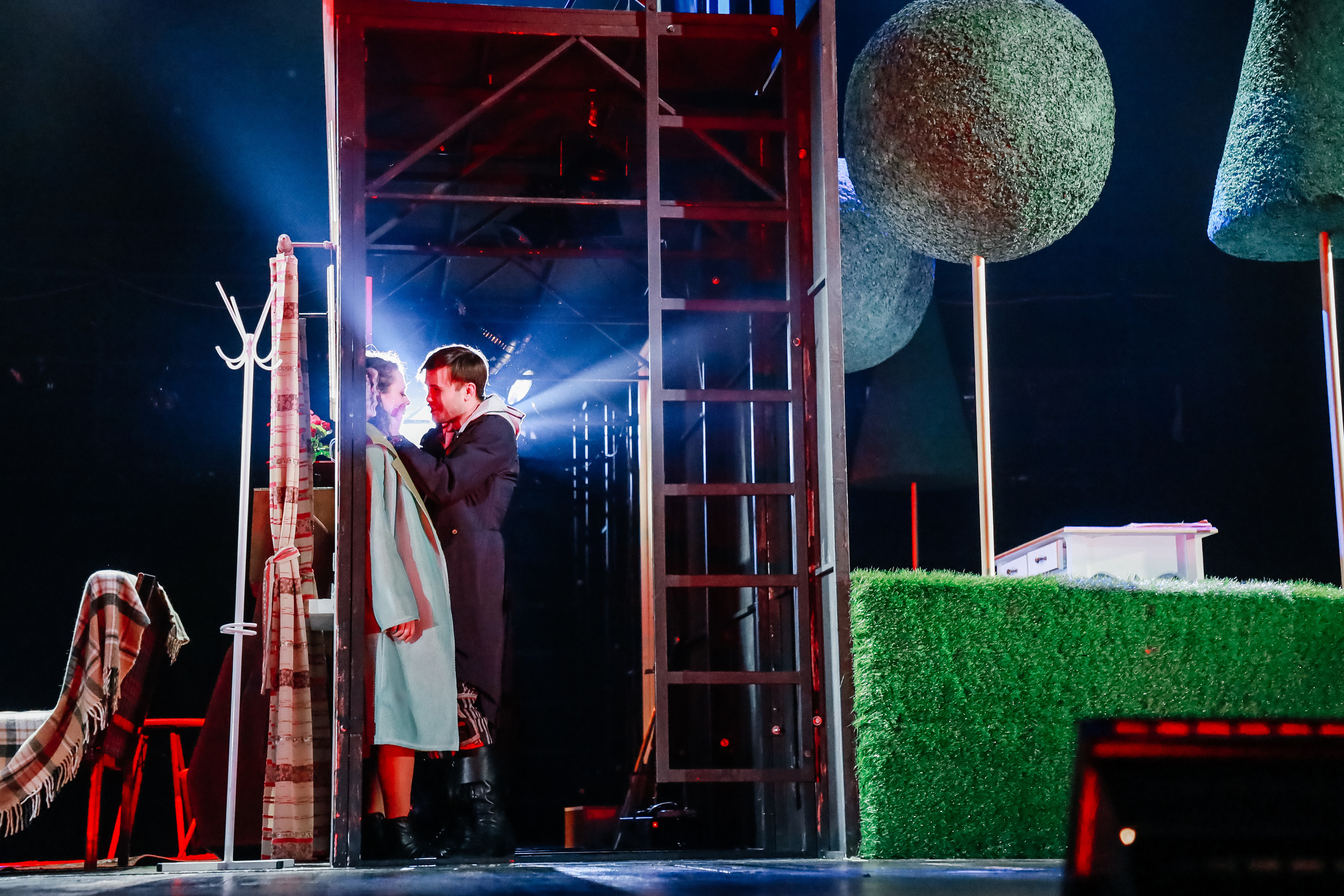 «Коварство и любовь». Молодежный театр Алтая. Режиссёр Алексей Серов. Фоторепортаж. Театральная фотосъёмка