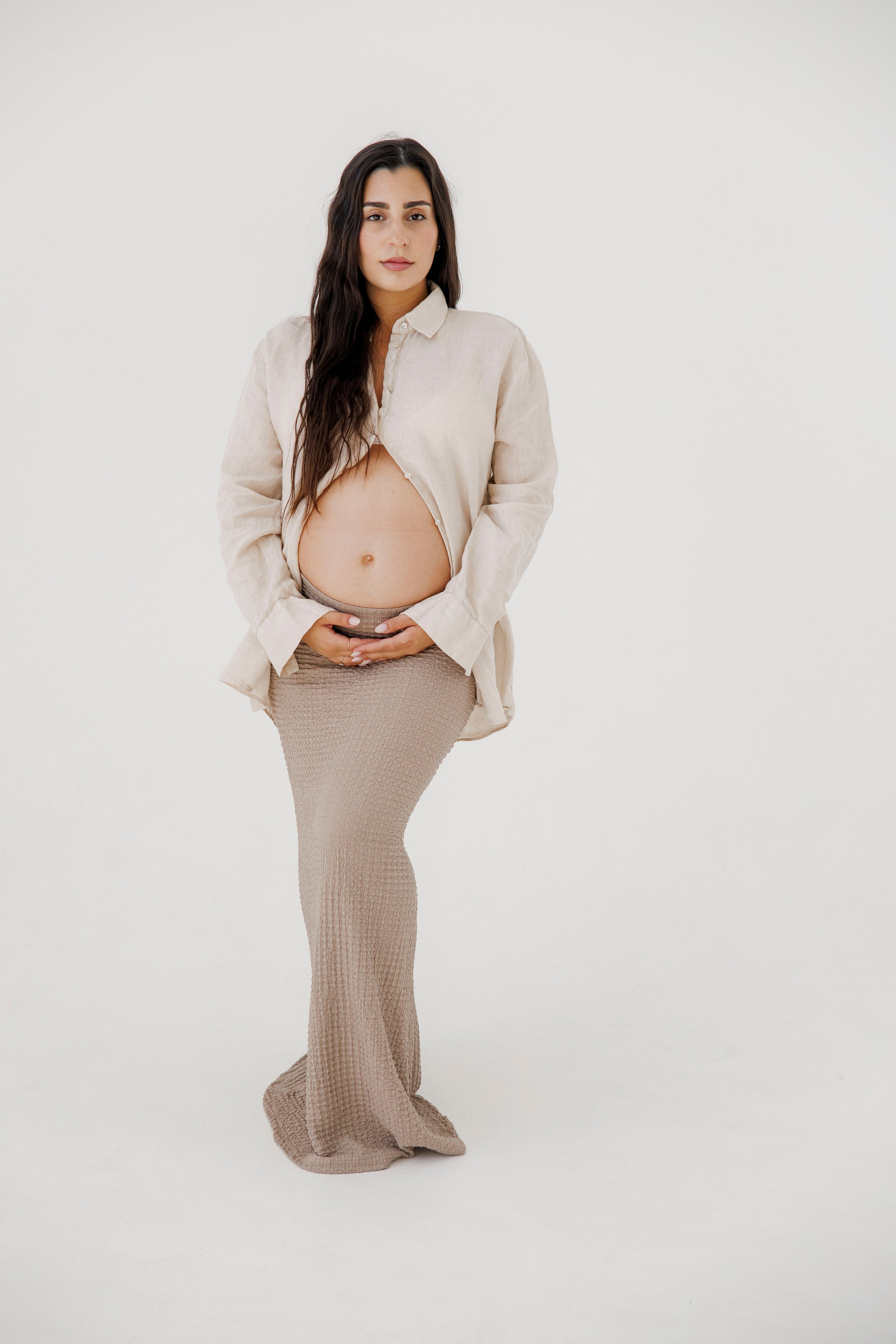 Pregnancy photoshoot inside the Grey Studio. Главная