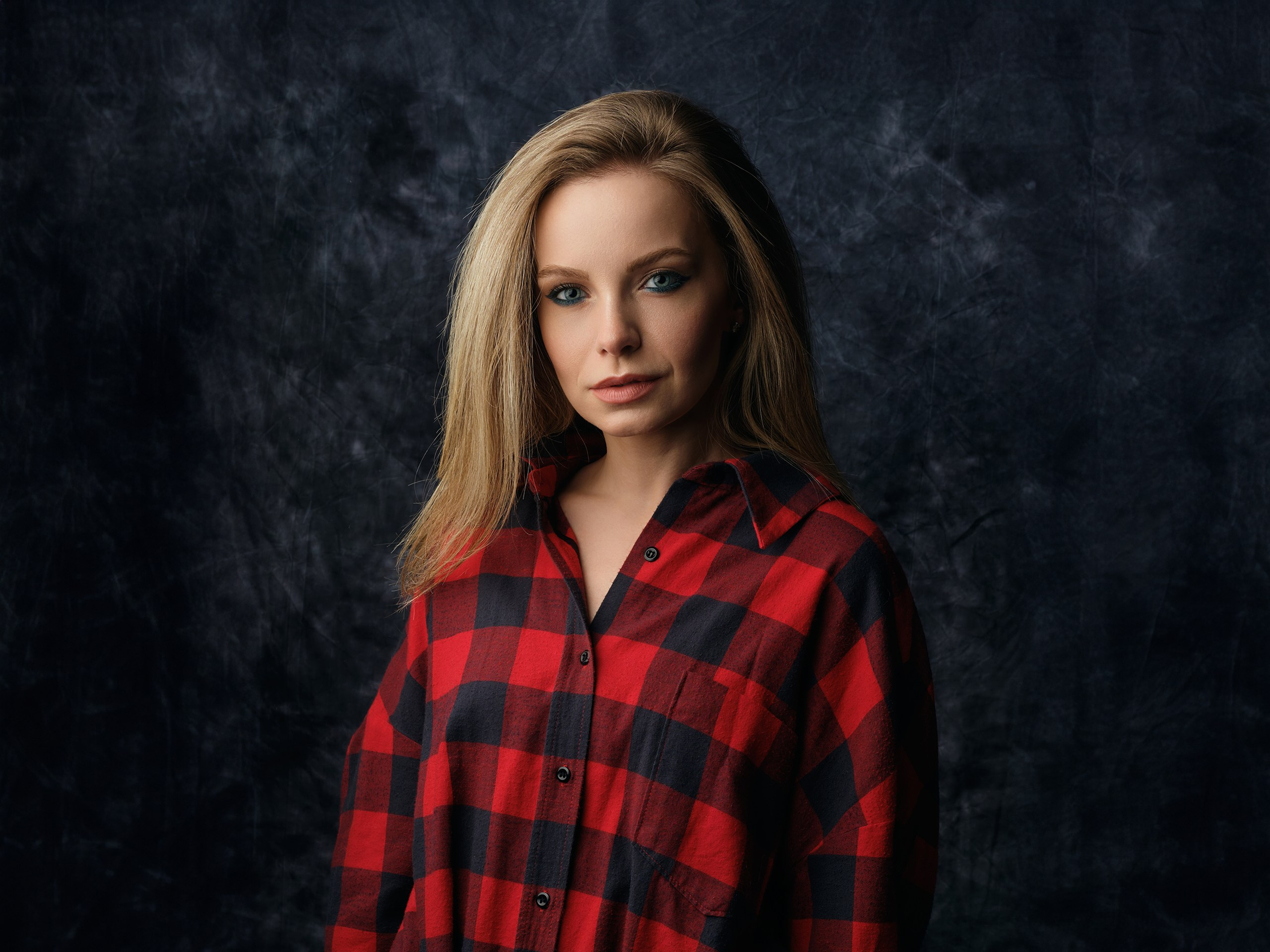 Anton DAS — a photographer and videomaker based in Phuket, Thailand