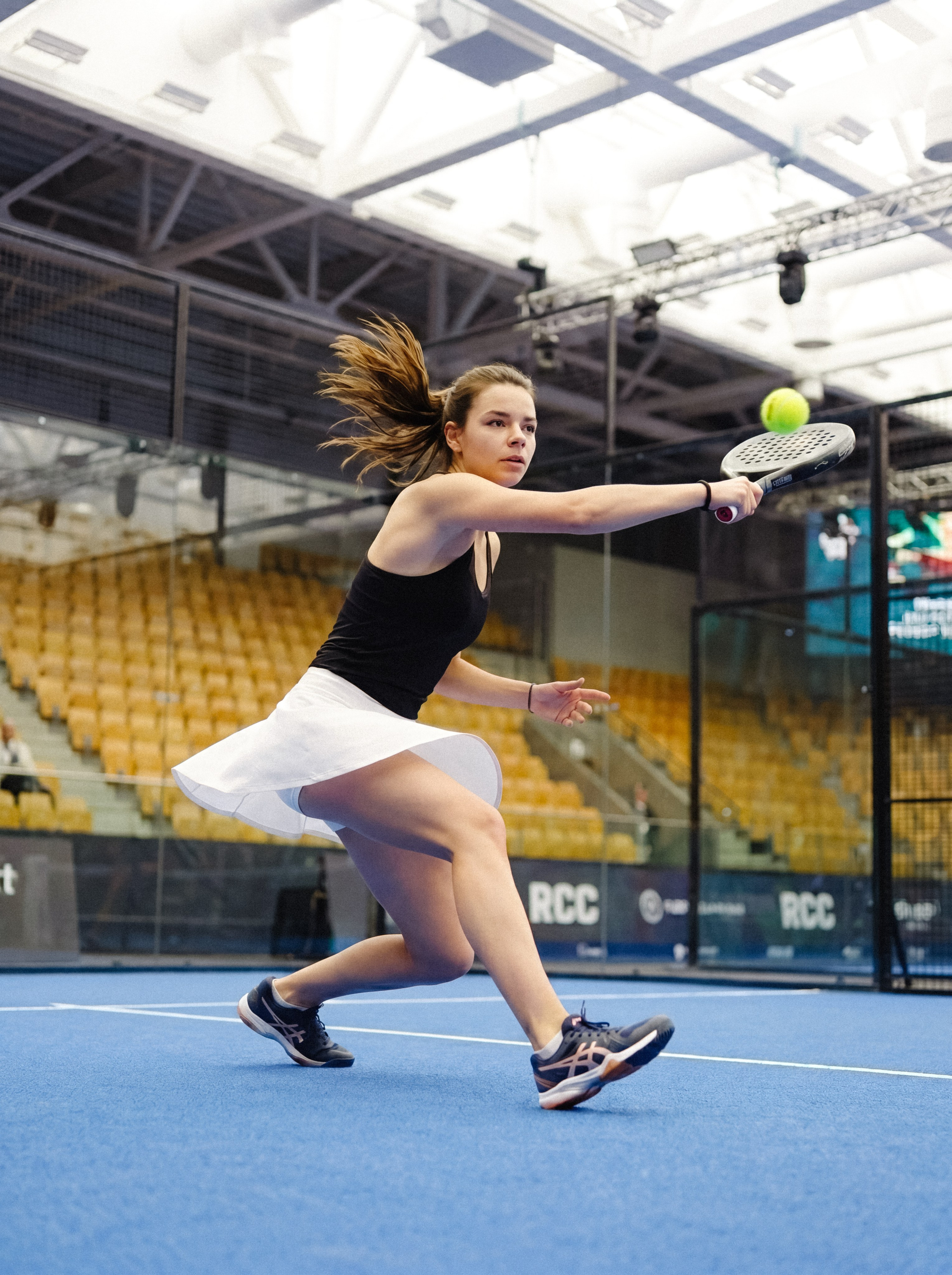 Портретная фотосессия на корте: Ульяна в Падел-арене РМК | Фотограф Екатеринбург. Фотограф Дмитрий Судаков — Свадебная и репортажная съемка в Екатеринбурге и Москве