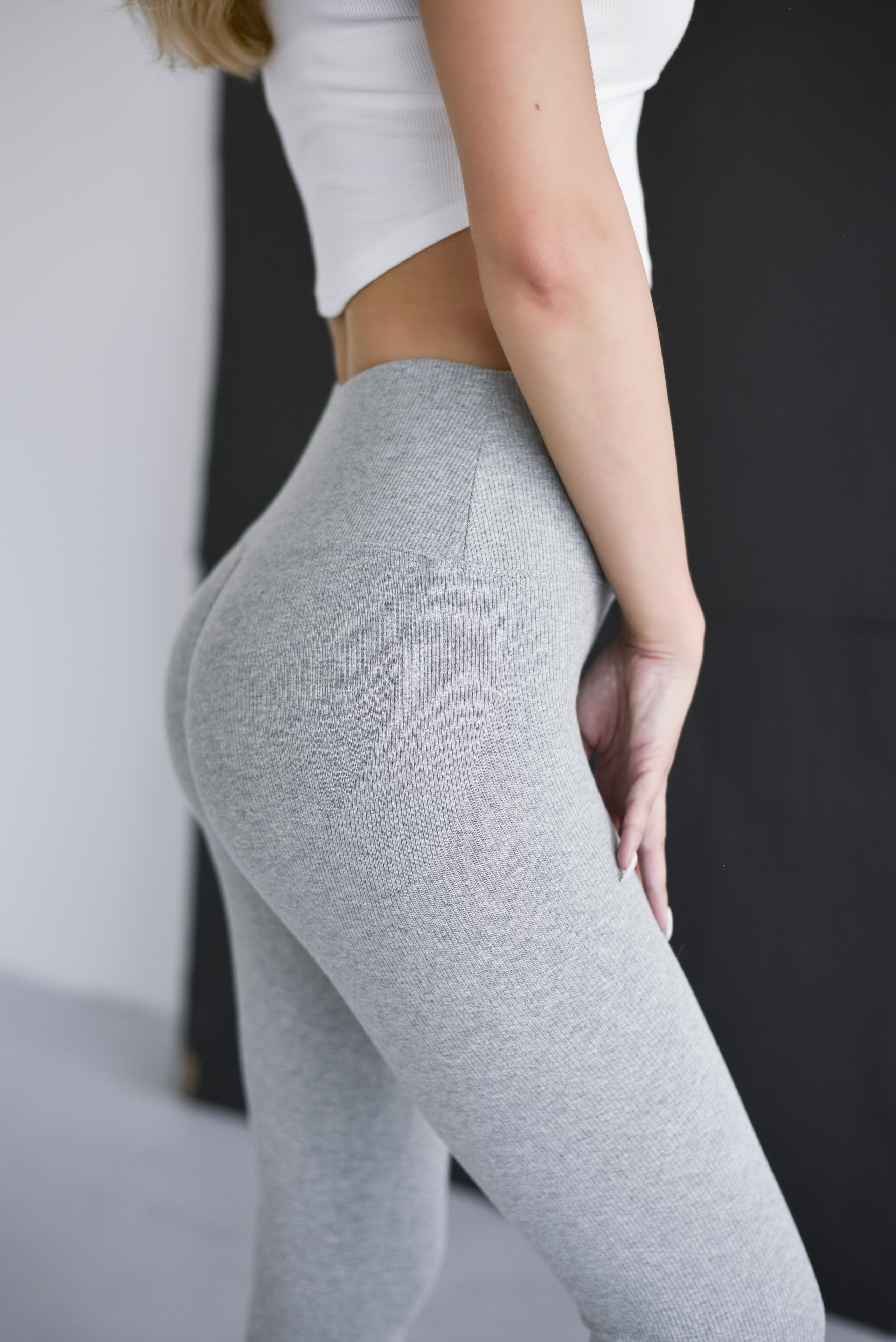 Кейс с леггинсами для вб. Фотограф Таина Комбарова