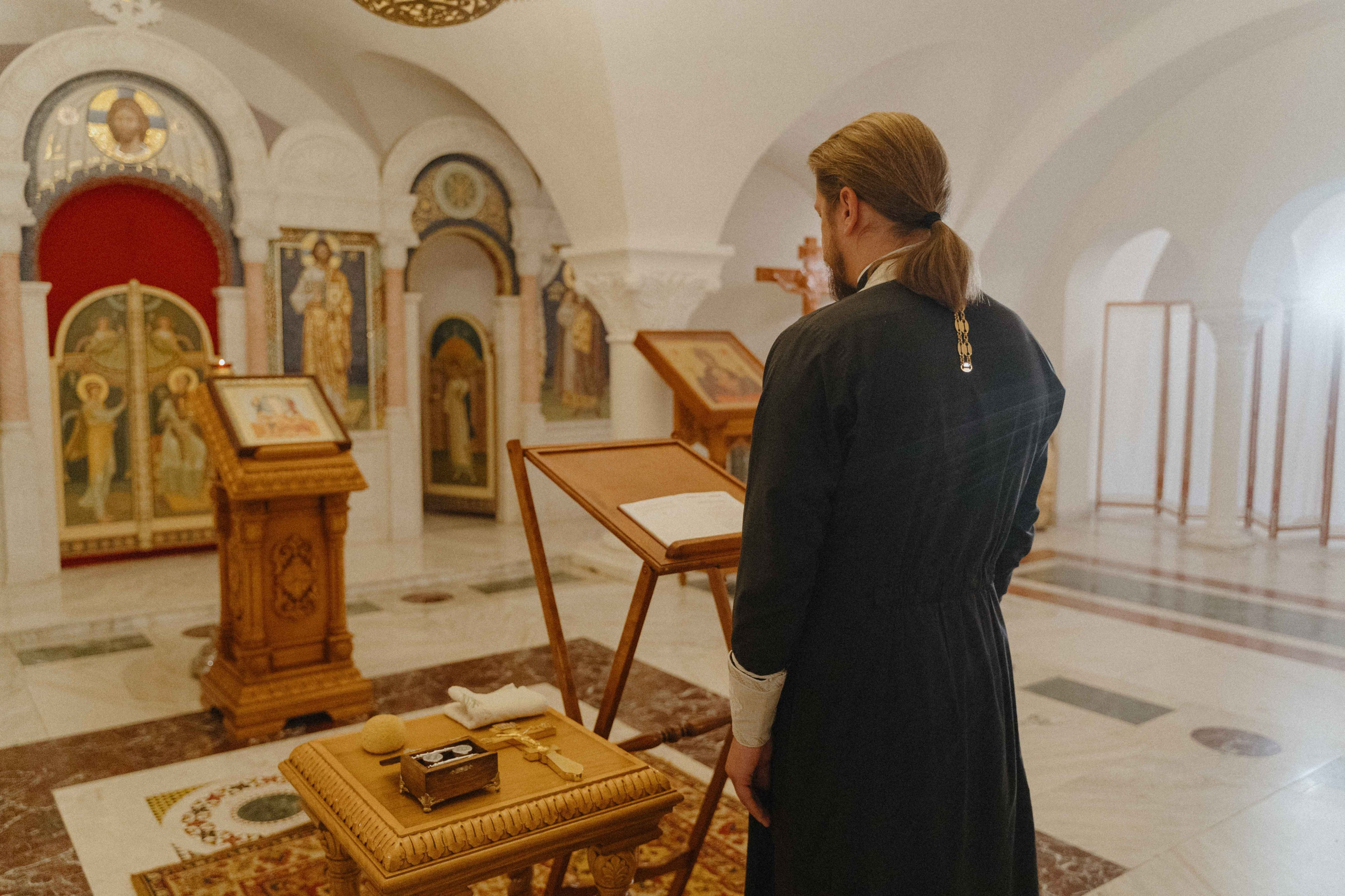 Крещение взрослого мужчины в храме в Солнцево. Фотограф и видеограф в Москве Мария Кулагина