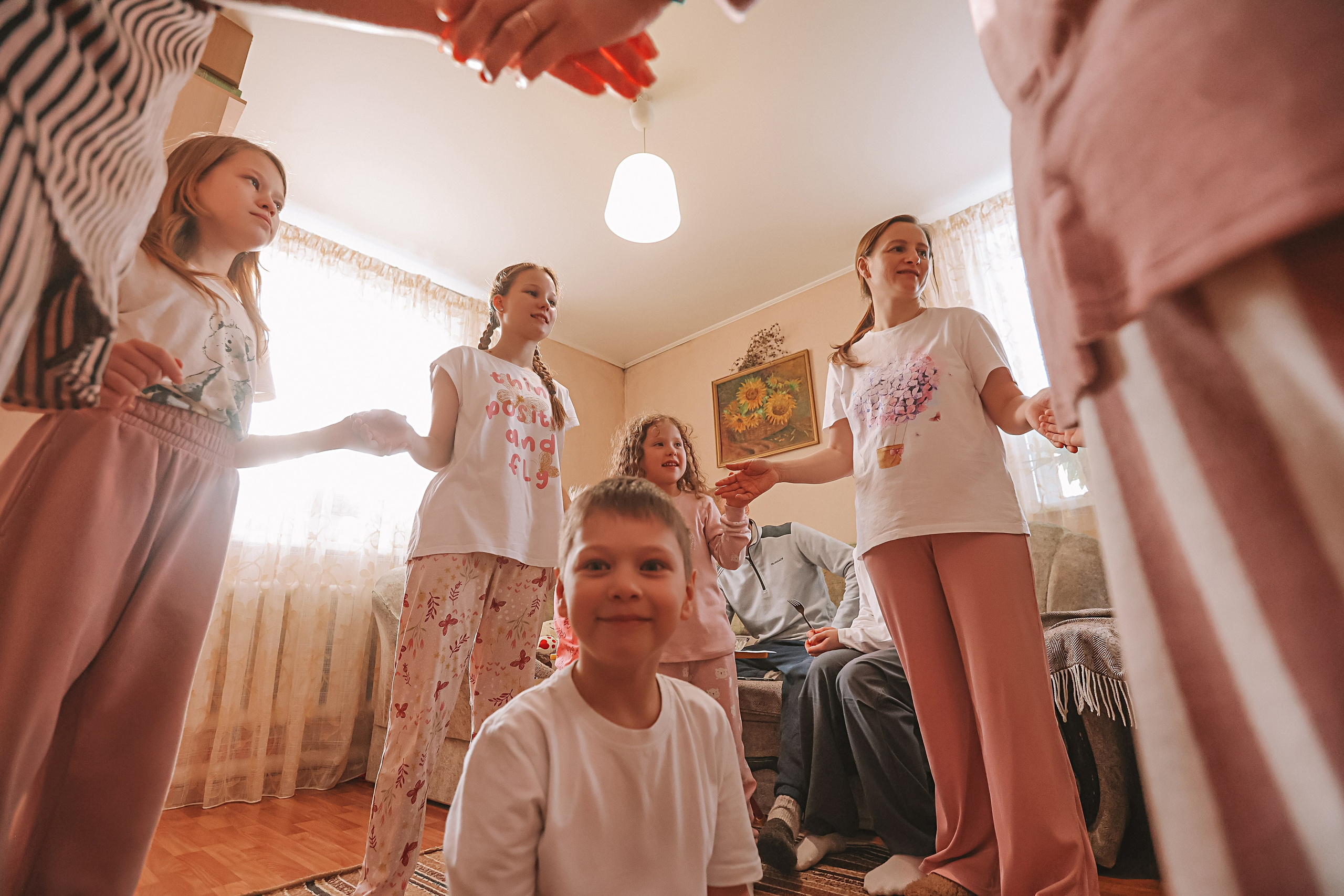 Большая семья репортаж. Семейный фотограф Тюмень, фотограф на роды Салмина Мария