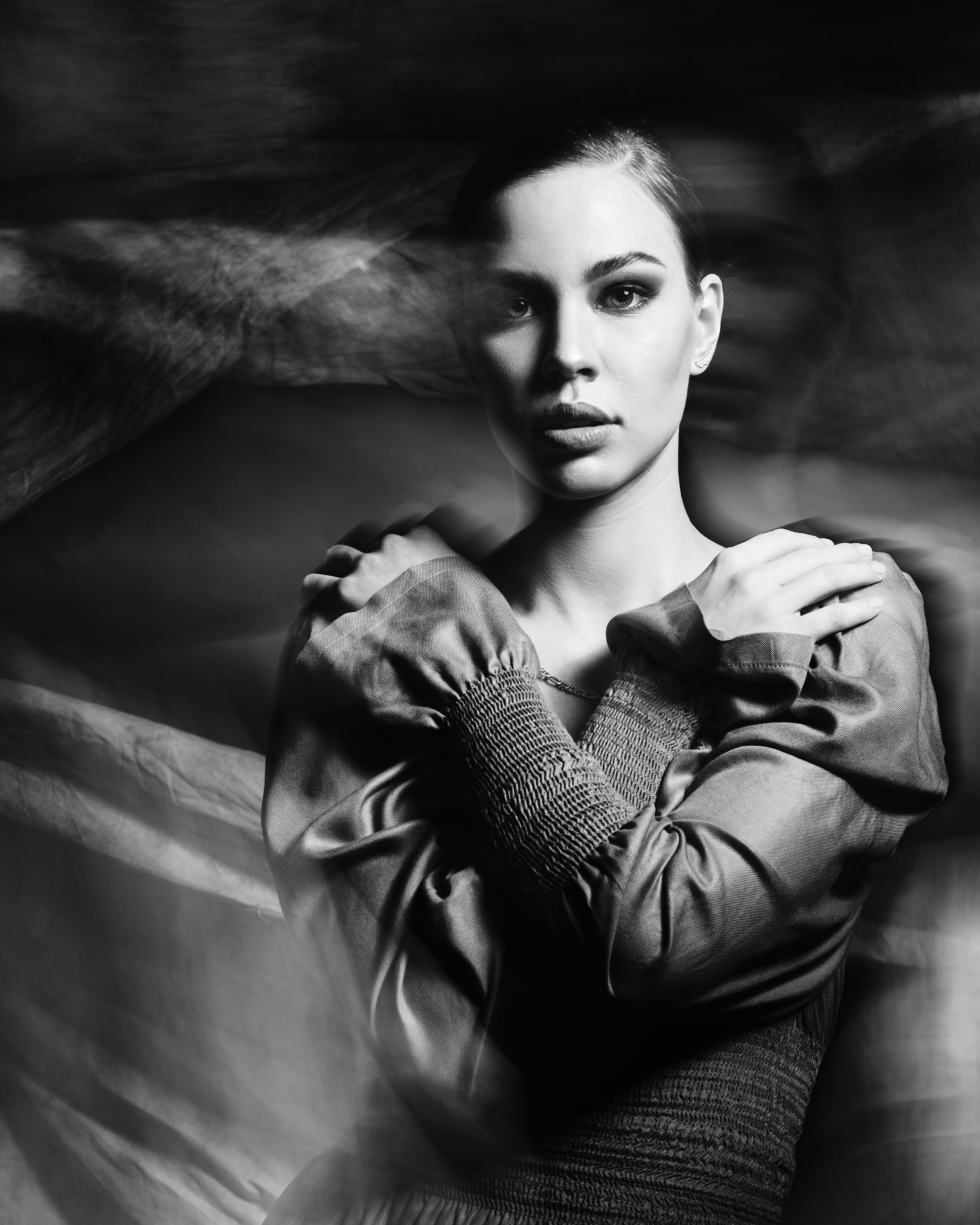 Необычная фотосессия спб, размытые фотографии, идеи для съемки, позы для фотосессии, черно-белая фотография фэшн, женский портрет