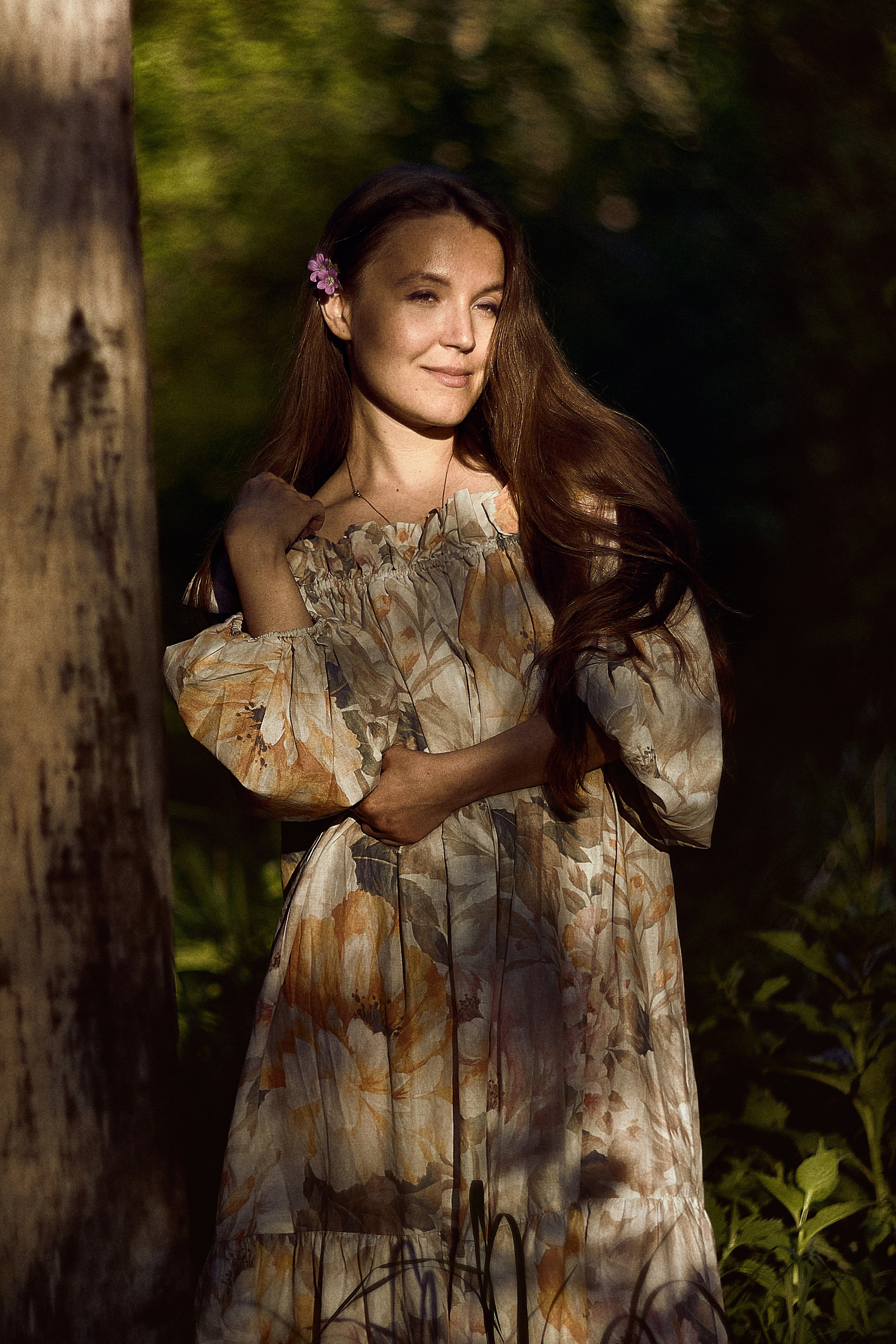 Фотосессия на природе спб, санкт-петербург фотография в парке, красивая девушка среди деревьев в лесу, фотосессия в простом платье 