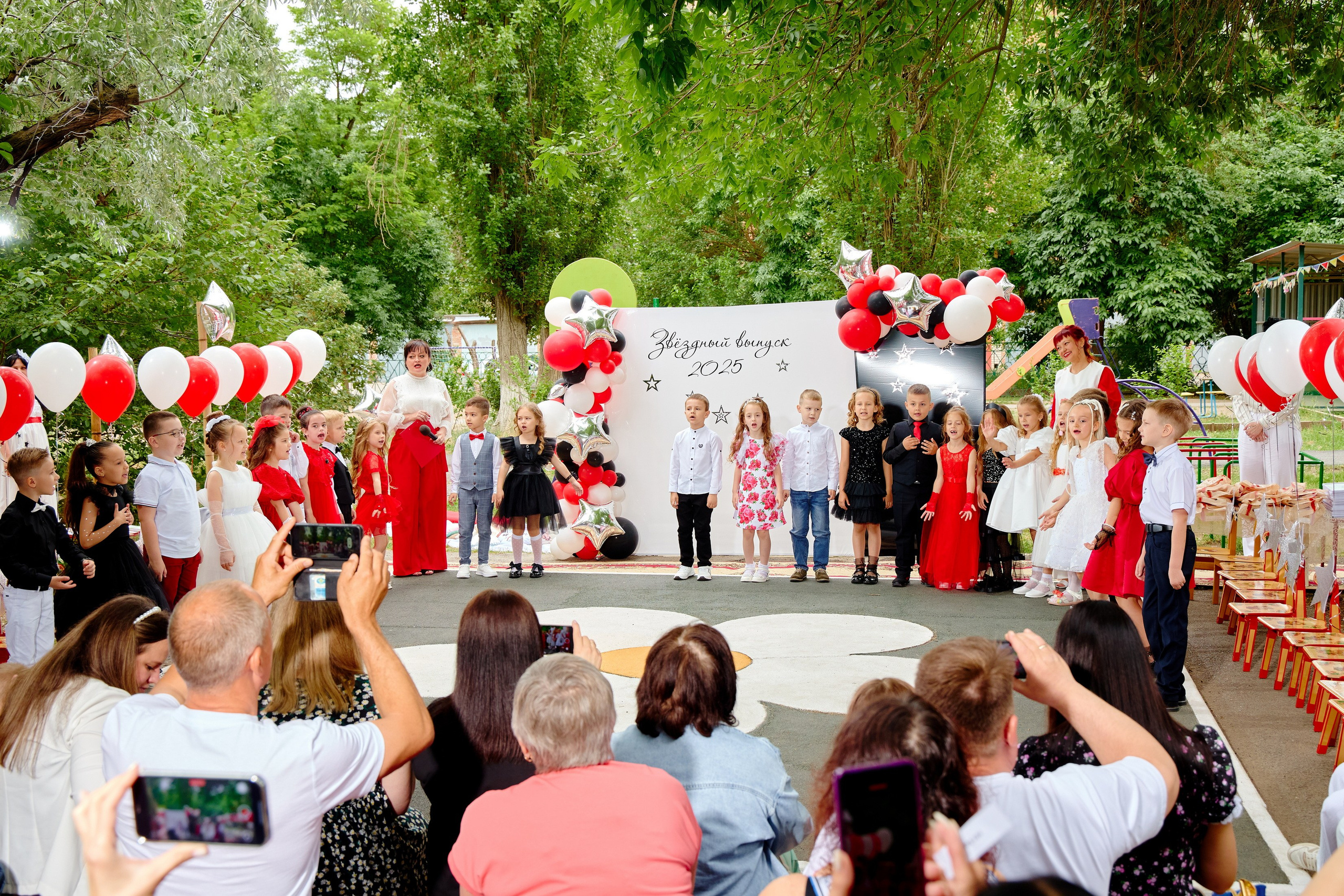 Выпускной 45 сад. Фотограф Выпускные альбомы Таганрог Сергей Коробченко