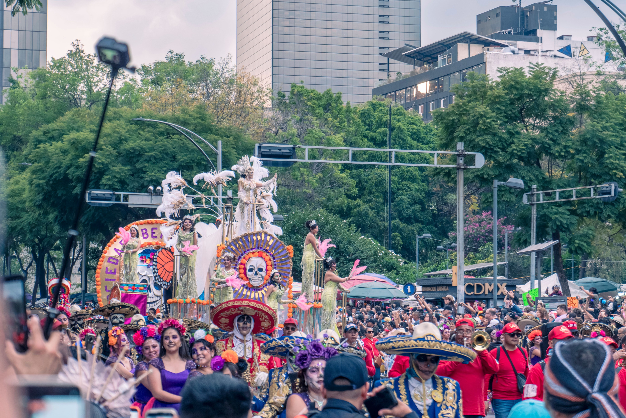 Day of the Dead. Ofrenda & Parade. CDMX Photography | Alex Klenin| Portrait & Event Photographer