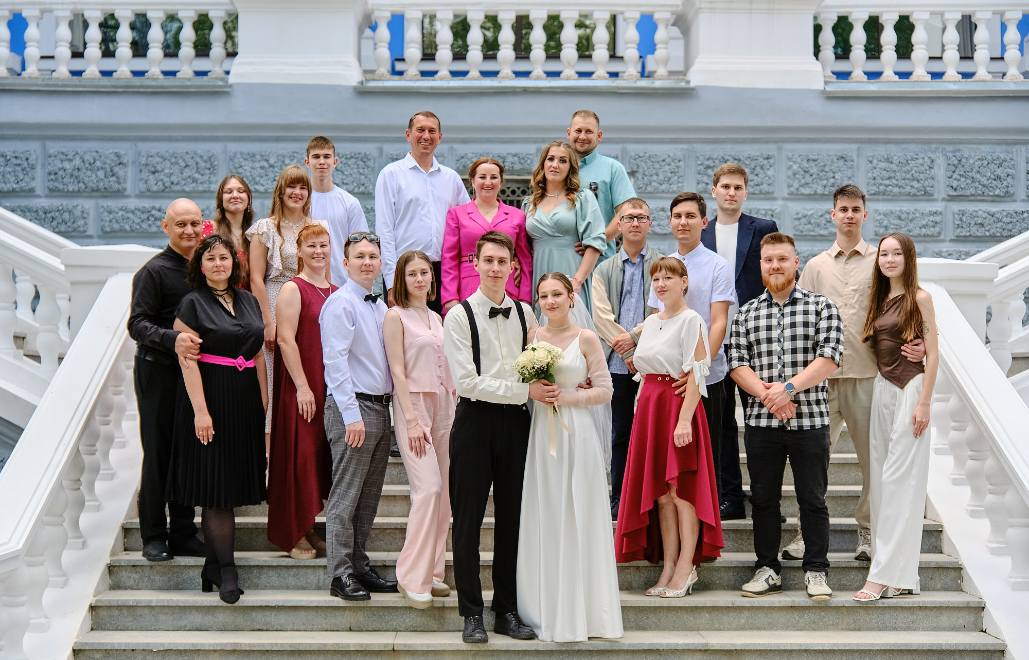 Летняя свадебная фотосессия на территории КЦ «Россия» для Полины и Кирилла