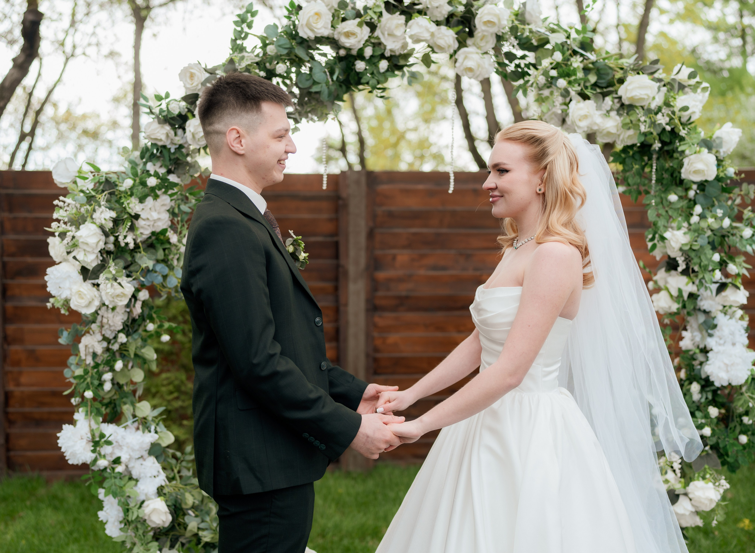 Алиса и Влад. Полный свадебный день (утро, усадьба, прогулка, выездная регистрация, банкет). Дата съемки 26.04.2025. Свадебный фотограф Москва