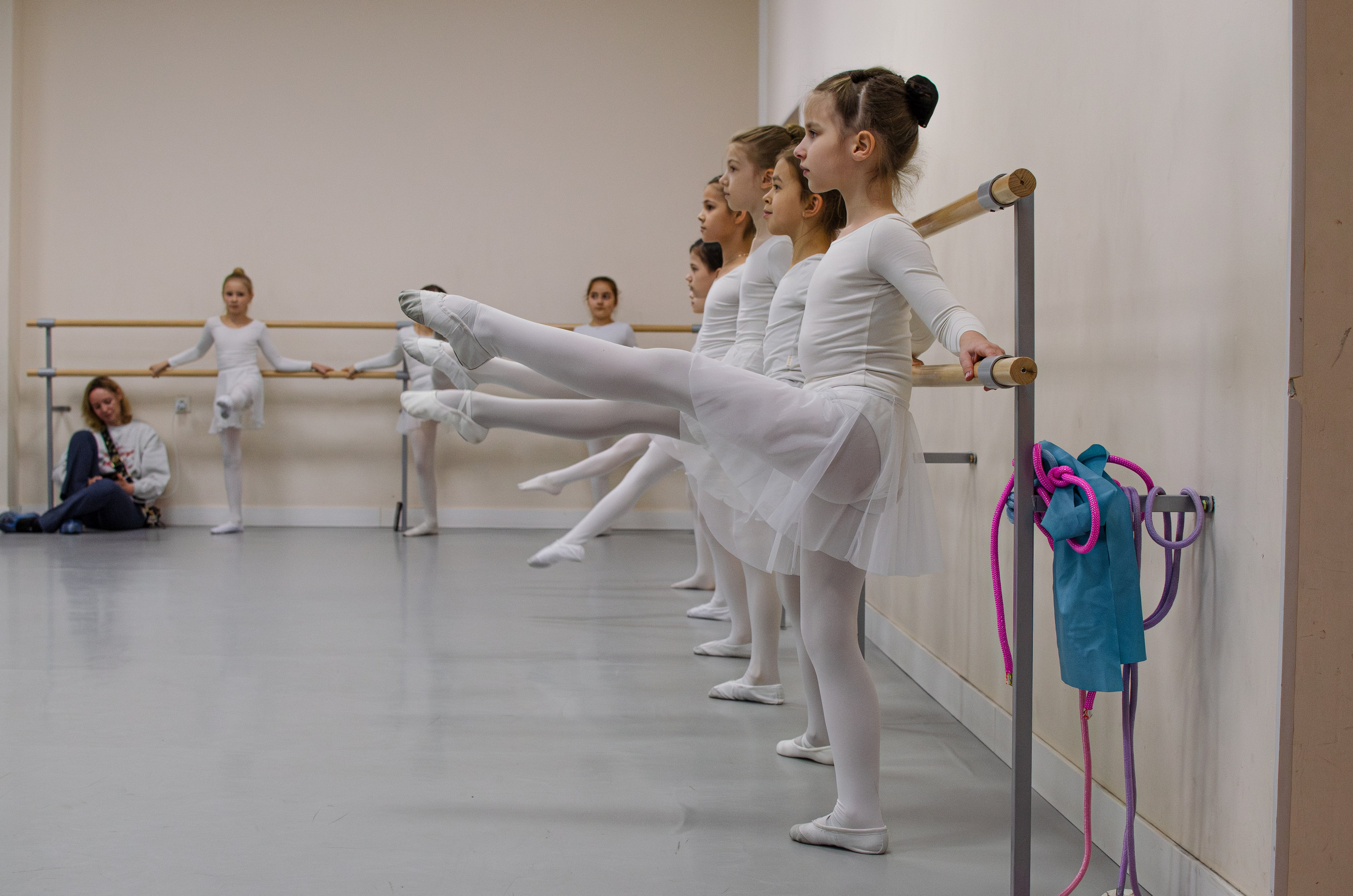 Хореографический коллектив «Русская тройка». Открытый урок младшей группы. Портретный и репортажный фотограф в Санкт-Петербурге Варвара Жукова